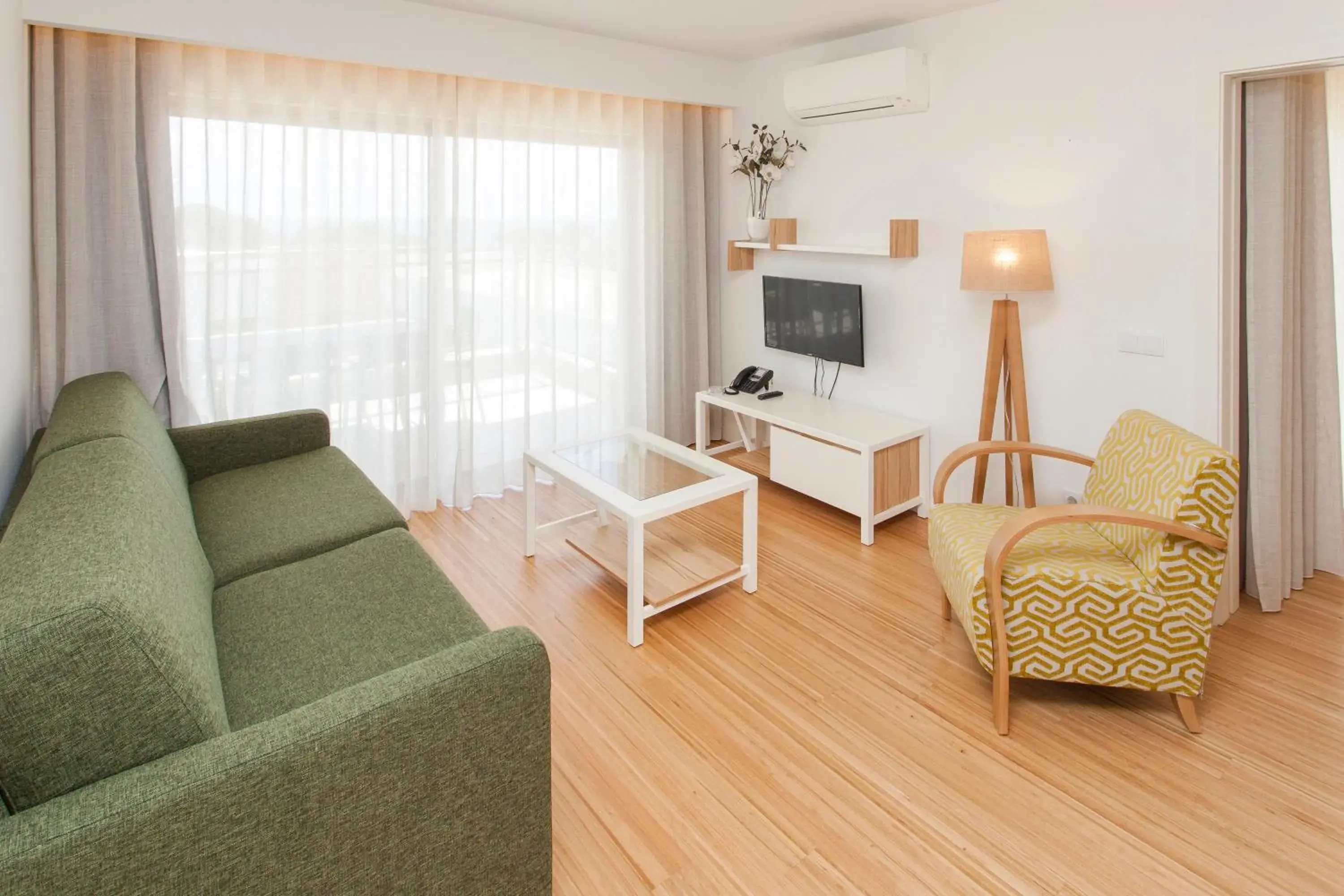 Living room in Alfagar Aparthotel Living room in Alfagar Aparthotel