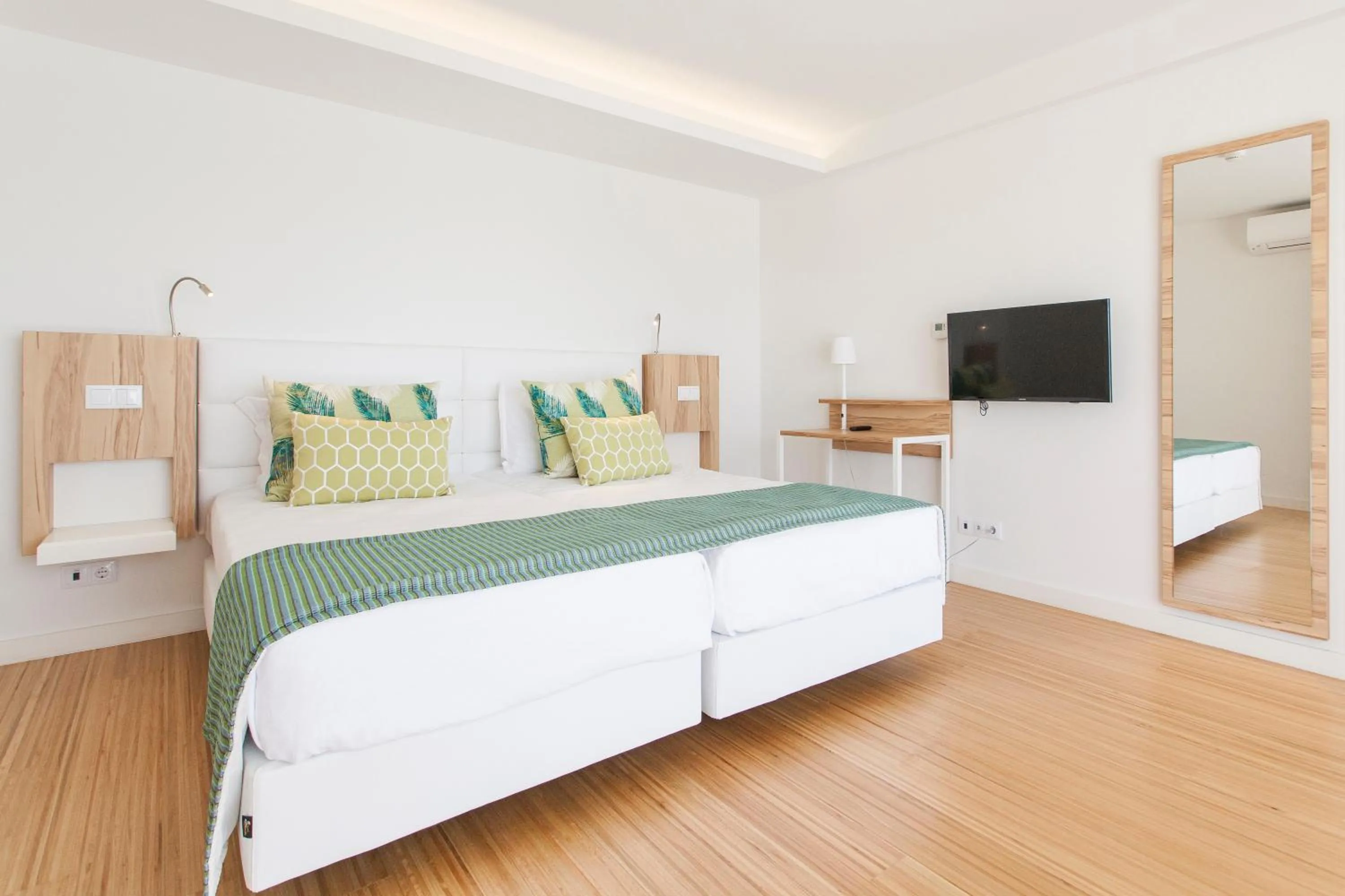 Bed in Alfagar Aparthotel