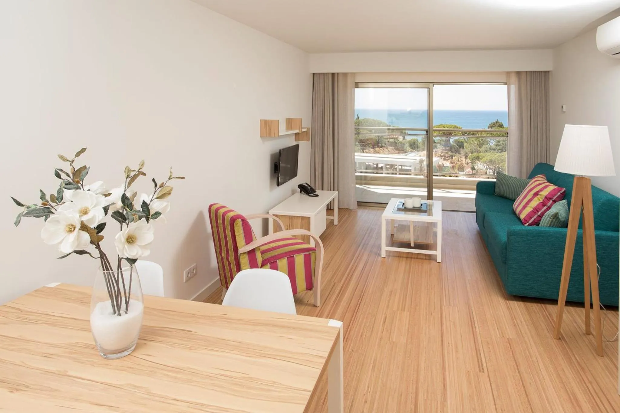 Living room in Alfagar Aparthotel