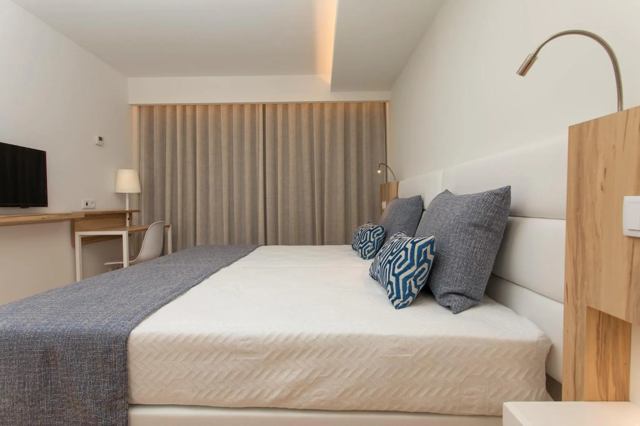 Bed in Alfagar Aparthotel