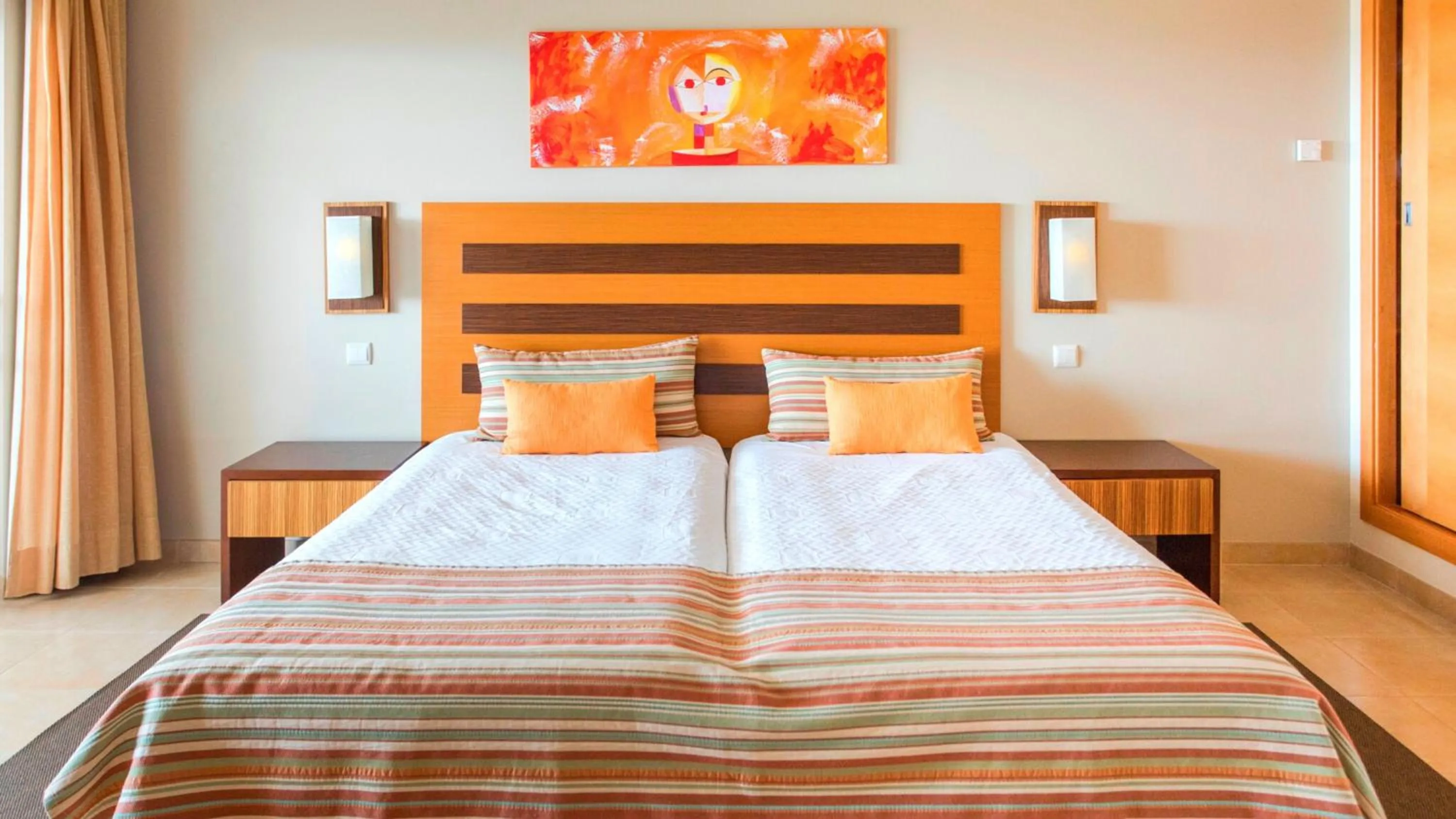 Bed in Alfagar Aparthotel