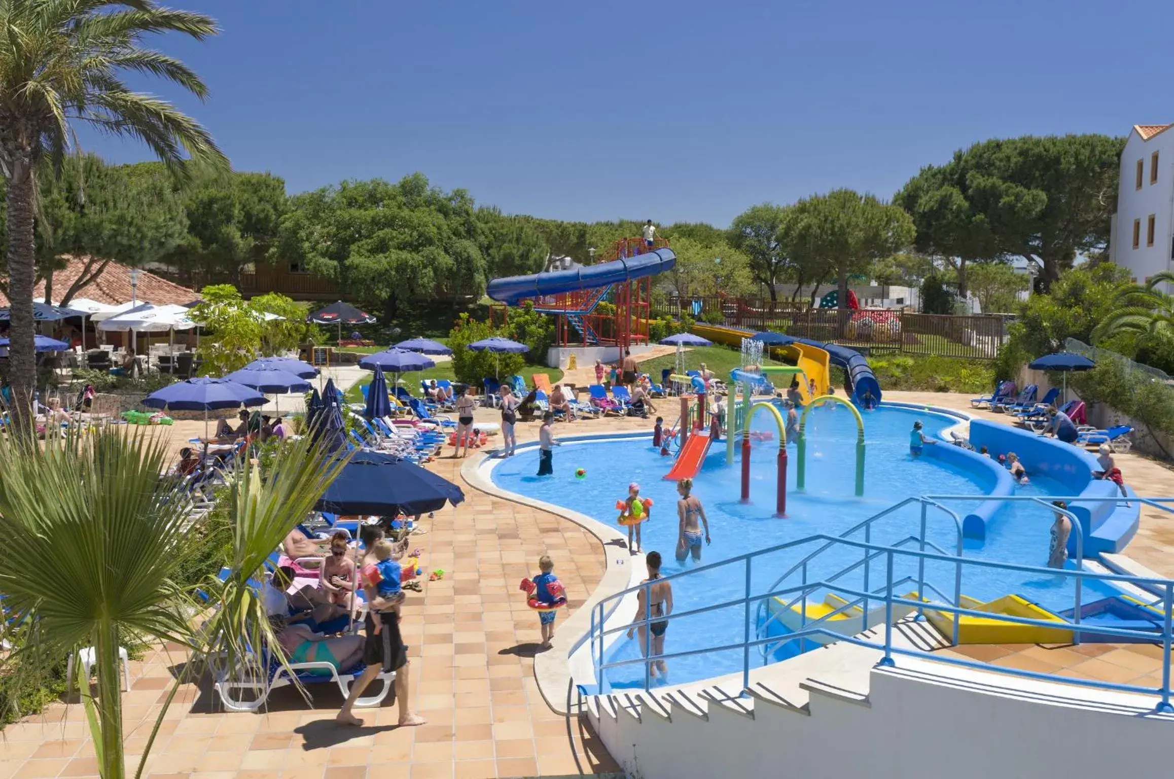 Swimming pool in Alfagar Aparthotel Swimming pool in Alfagar Aparthotel