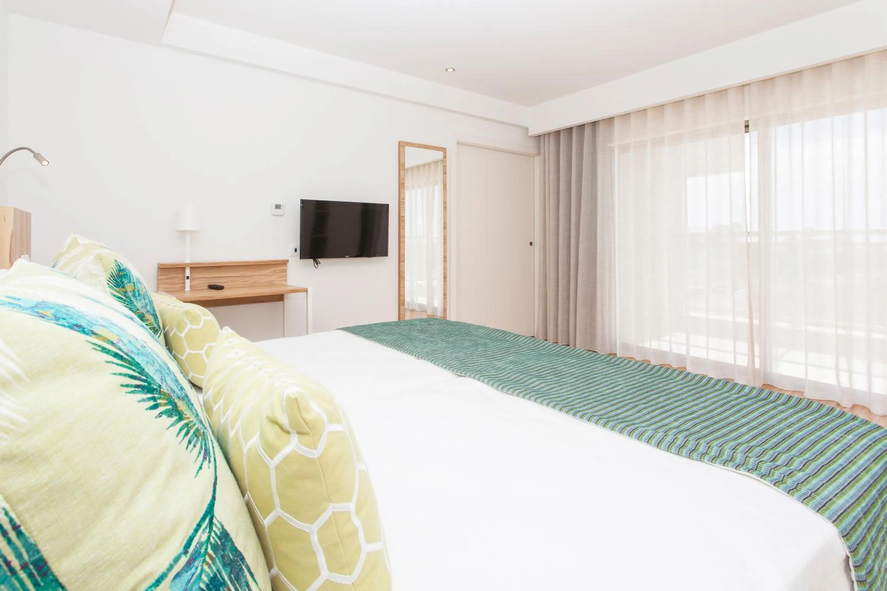 Bed in Alfagar Aparthotel