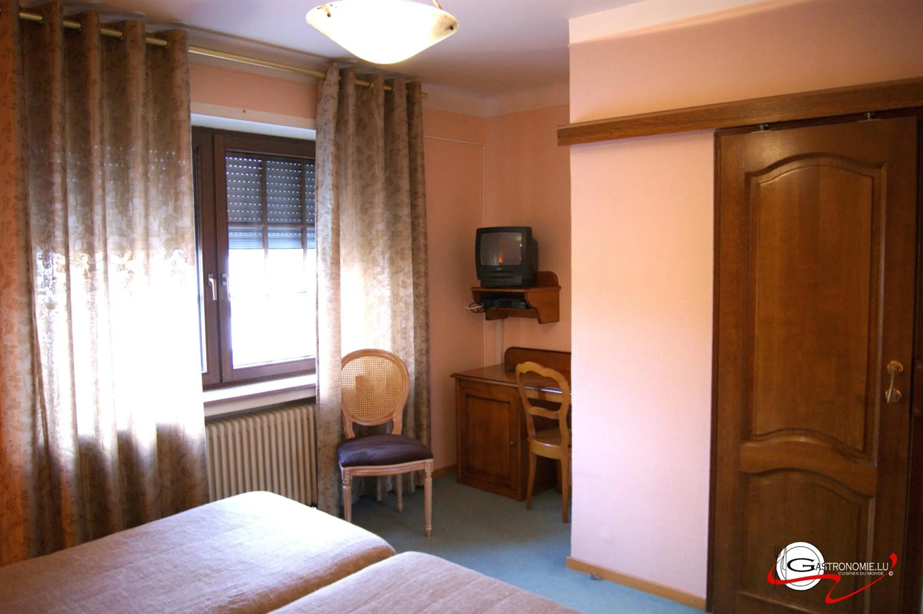 Seating area, Bed in Hotel Castello Borghese