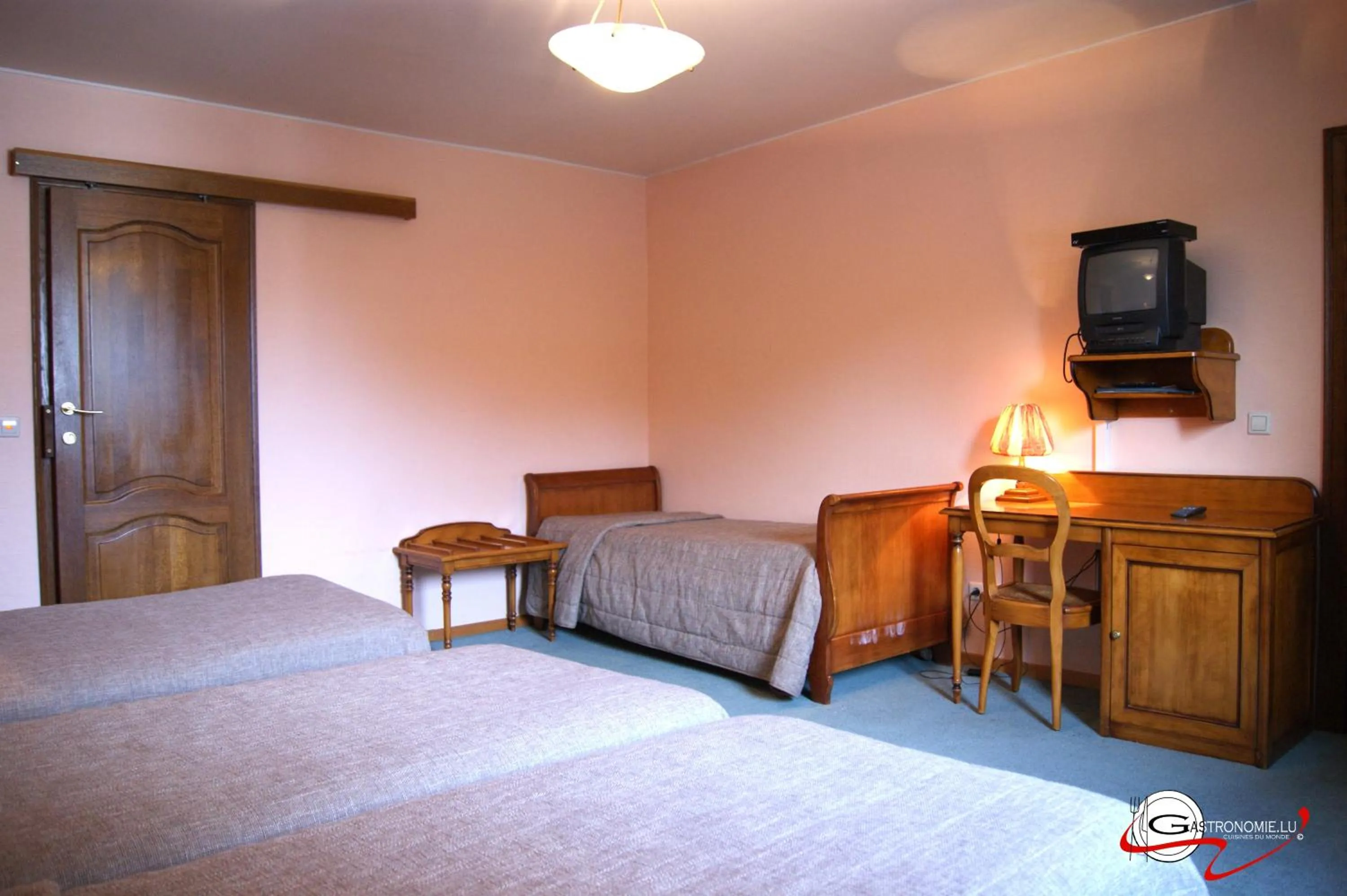 Seating area, Bed in Hotel Castello Borghese