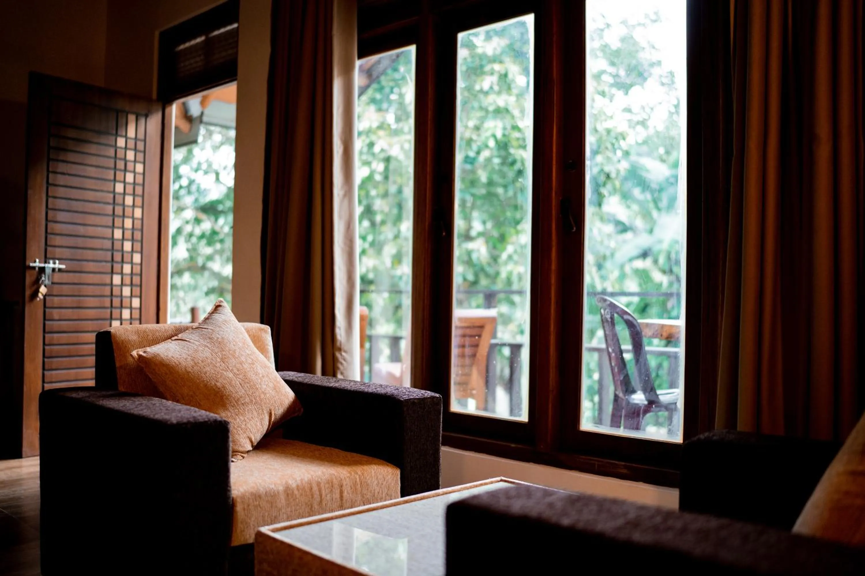 Seating area in Ella 100 View Cottage