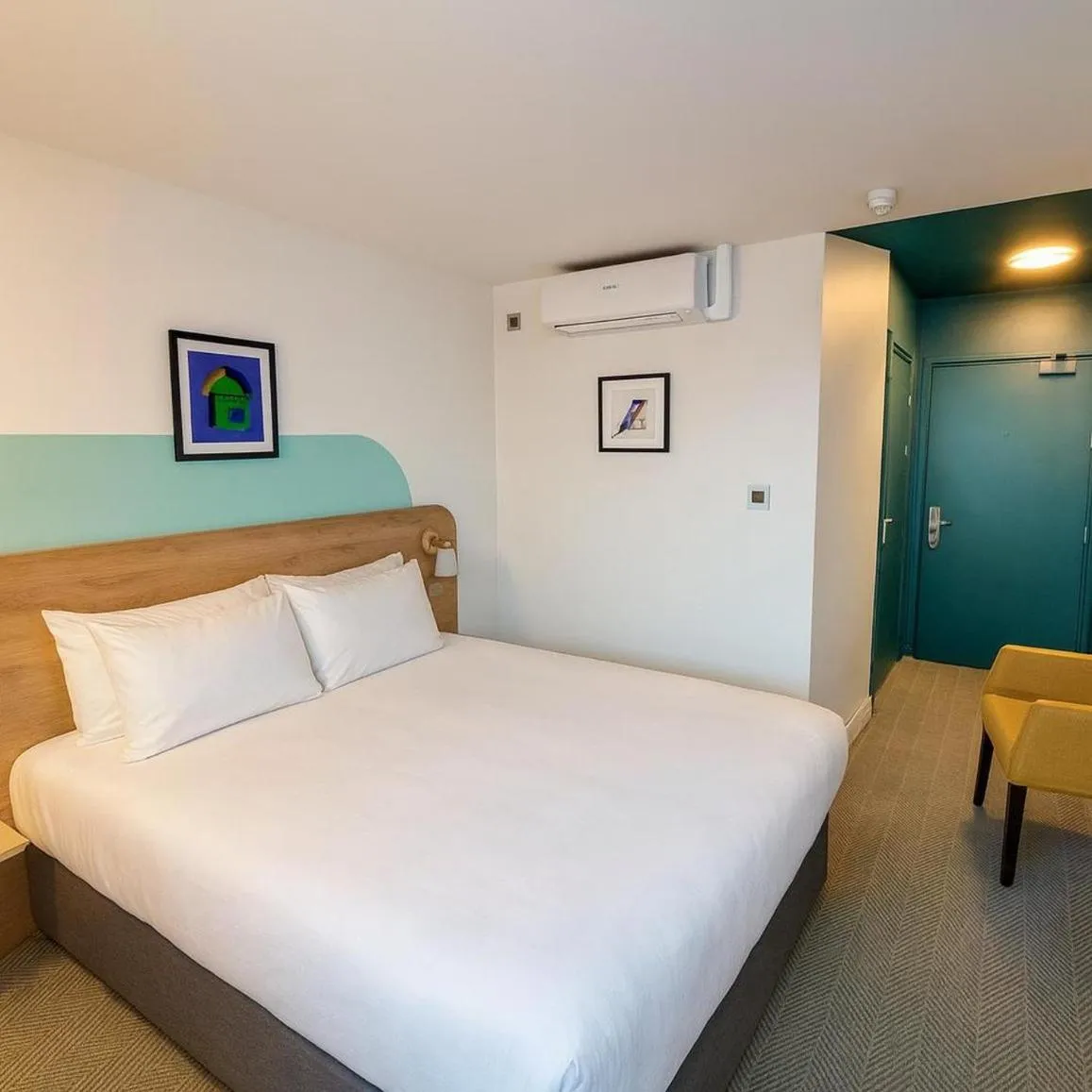 Photo of the whole room, Bed in Garner Hotel Lincoln by IHG