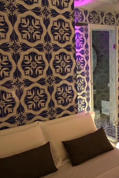 Decorative detail, Bed in Locanda del Bagatto
