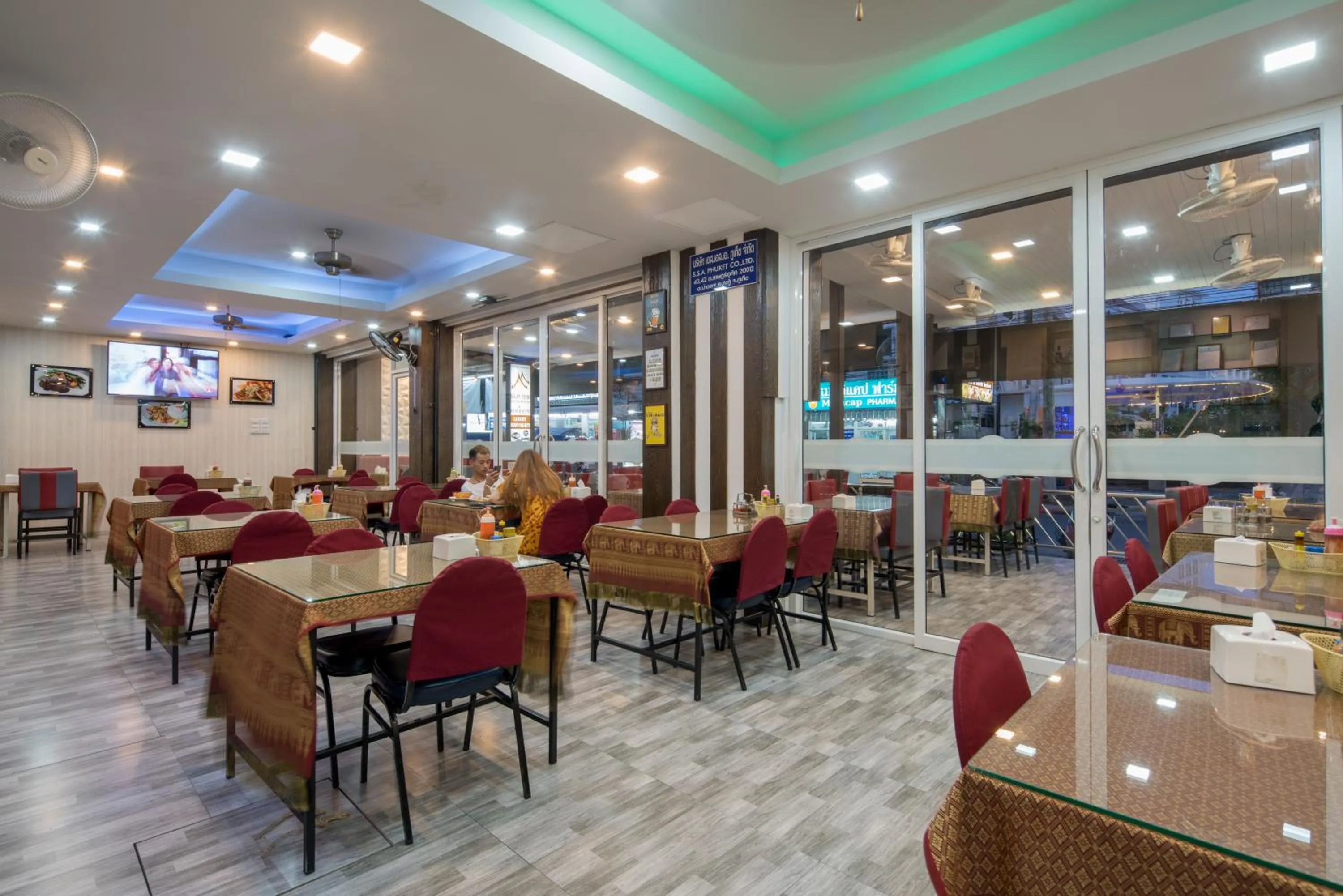 Restaurant/places to eat in Baan Thai Beach Side Residence, Patong Beach