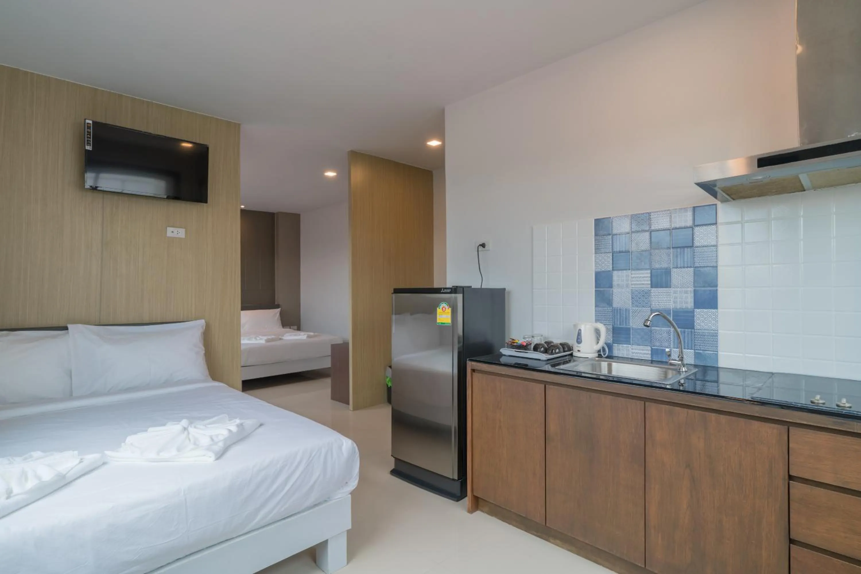 Kitchen or kitchenette, Bed in Baan Thai Beach Side Residence, Patong Beach