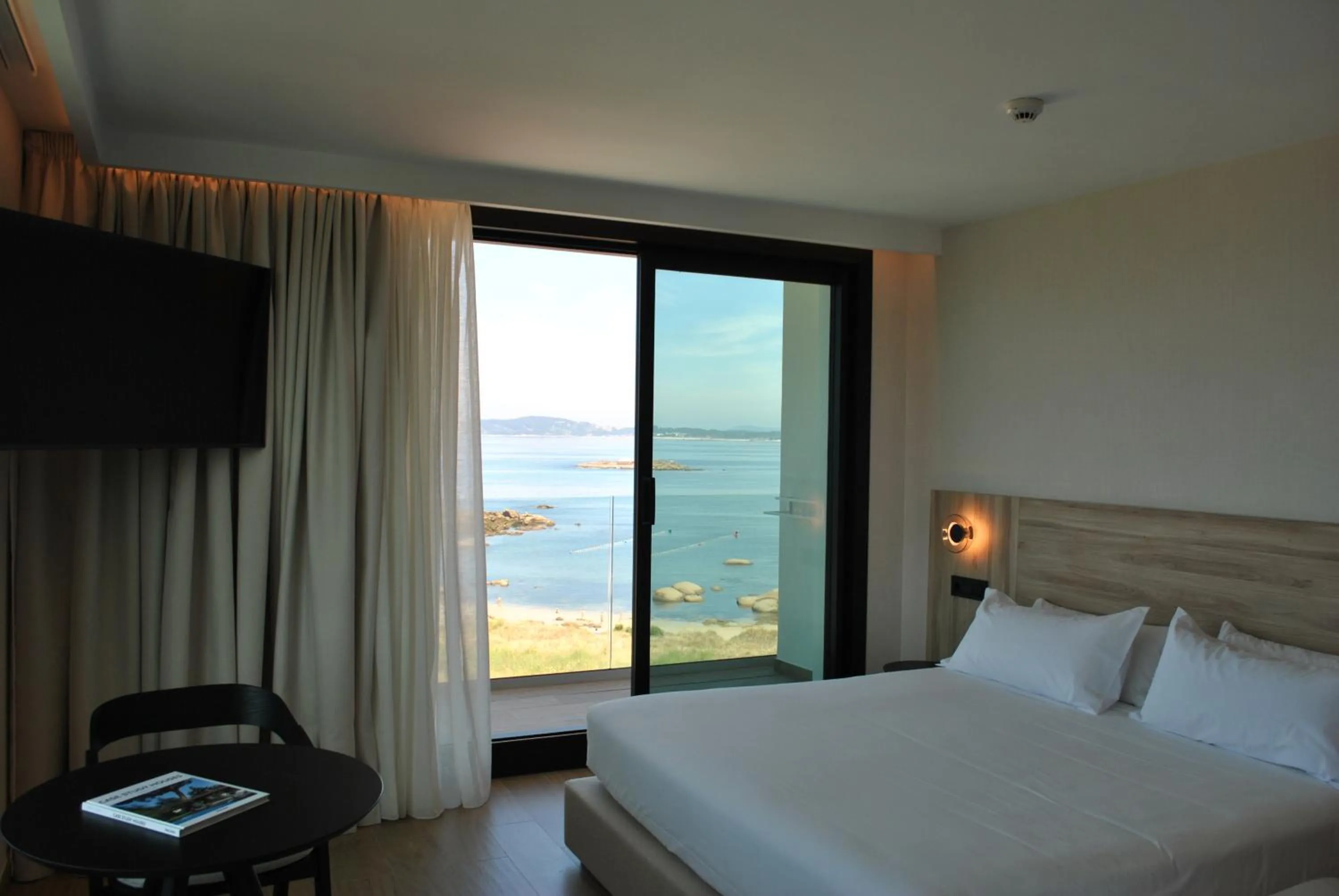 Bedroom, Bed in Hotel Delfin Azul