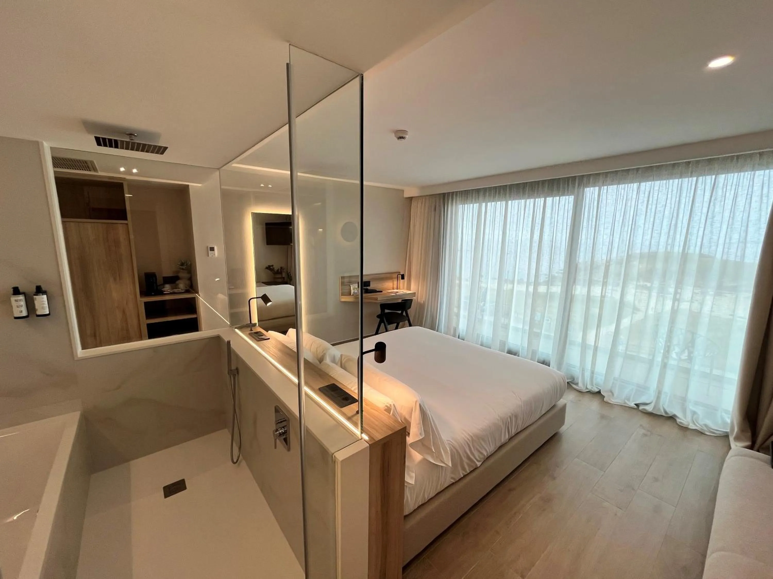 Bedroom, Bed in Hotel Delfin Azul