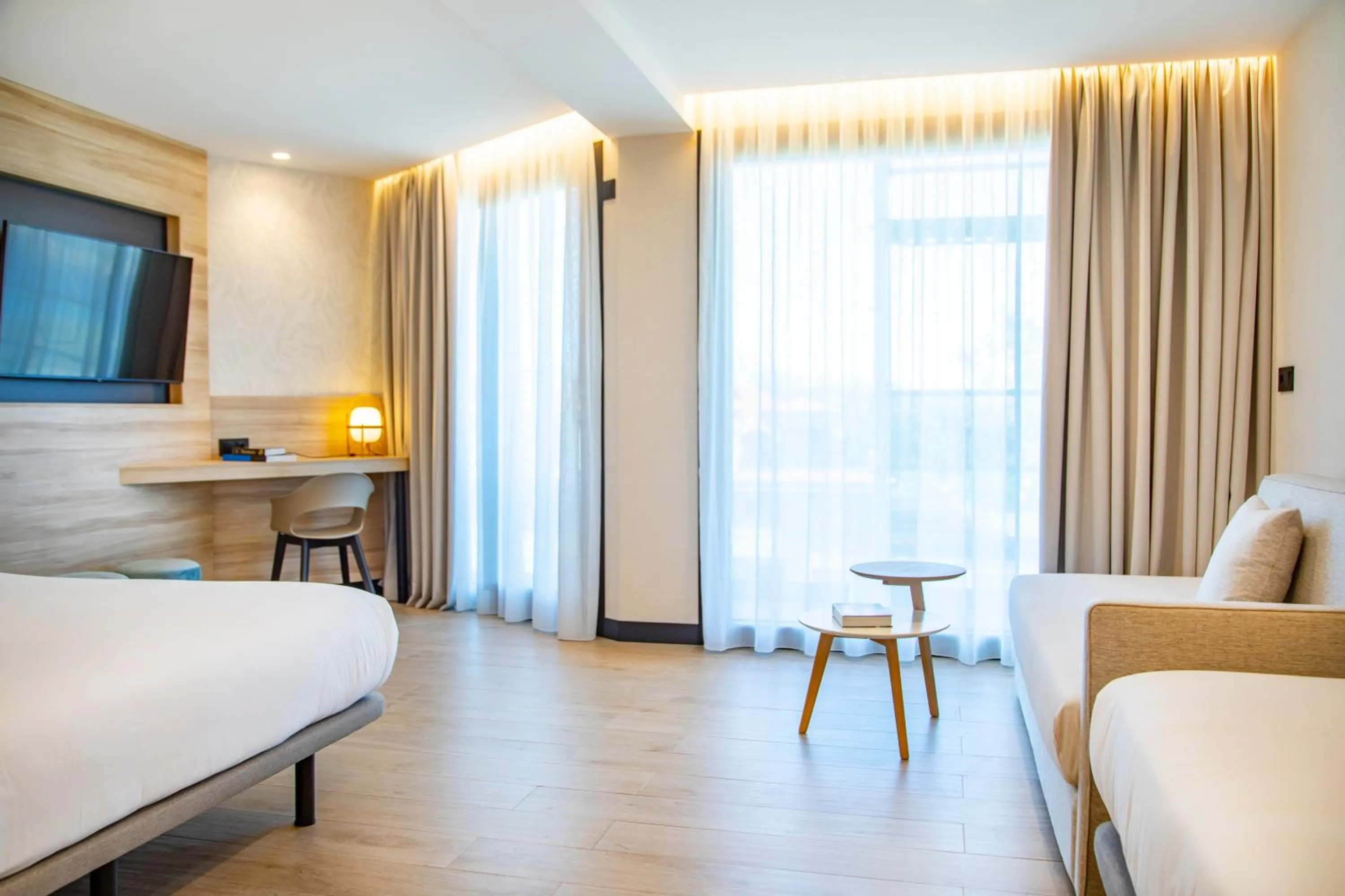 TV and multimedia, Bed in Hotel Delfin Azul