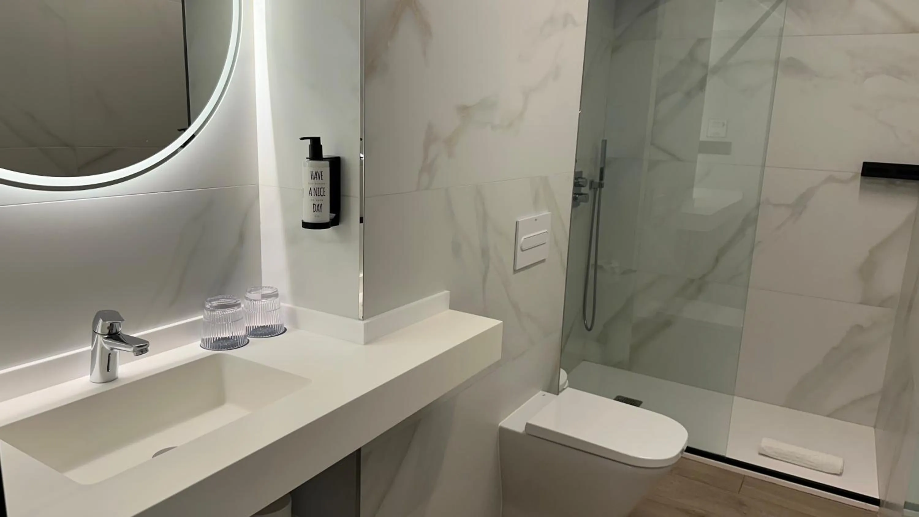 Shower in Hotel Delfin Azul