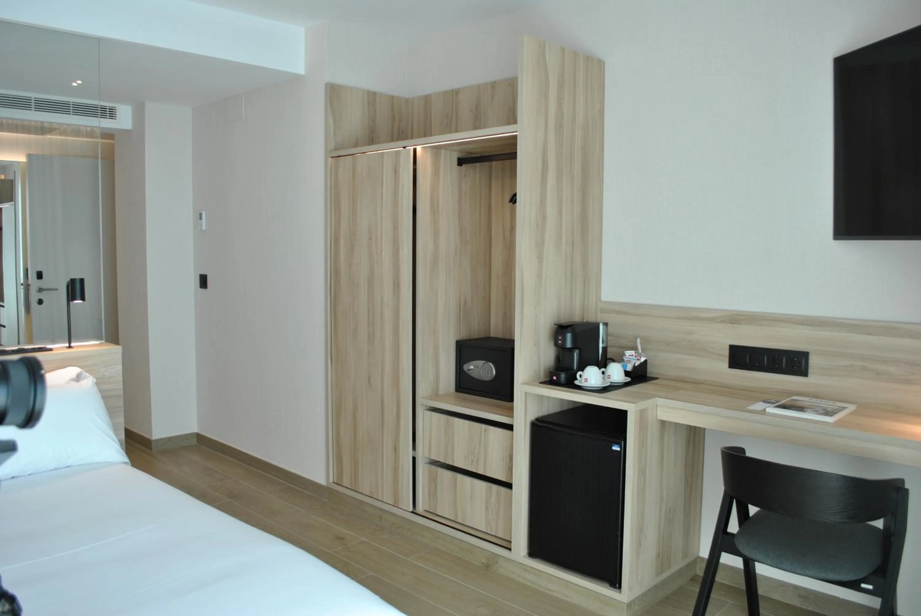 Bedroom, Bed in Hotel Delfin Azul