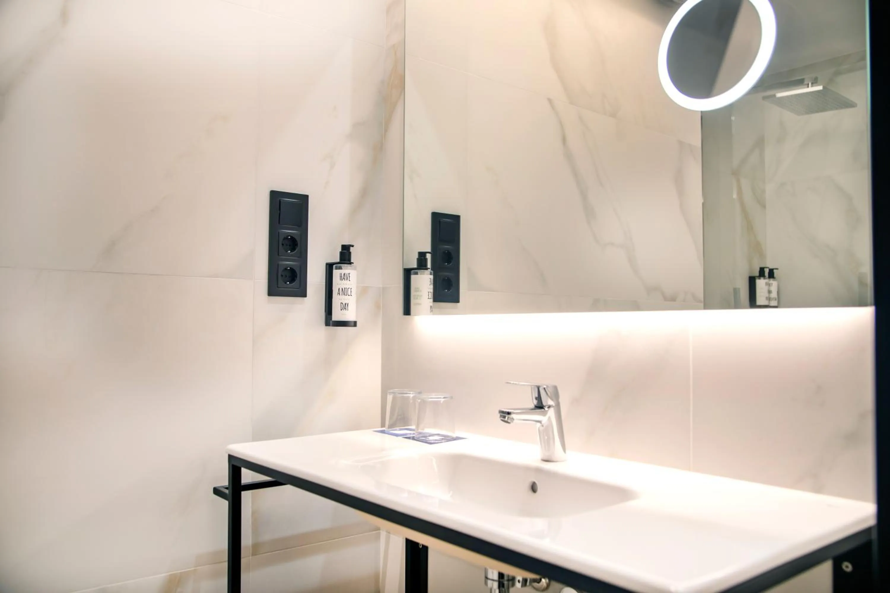 Bathroom in Hotel Delfin Azul