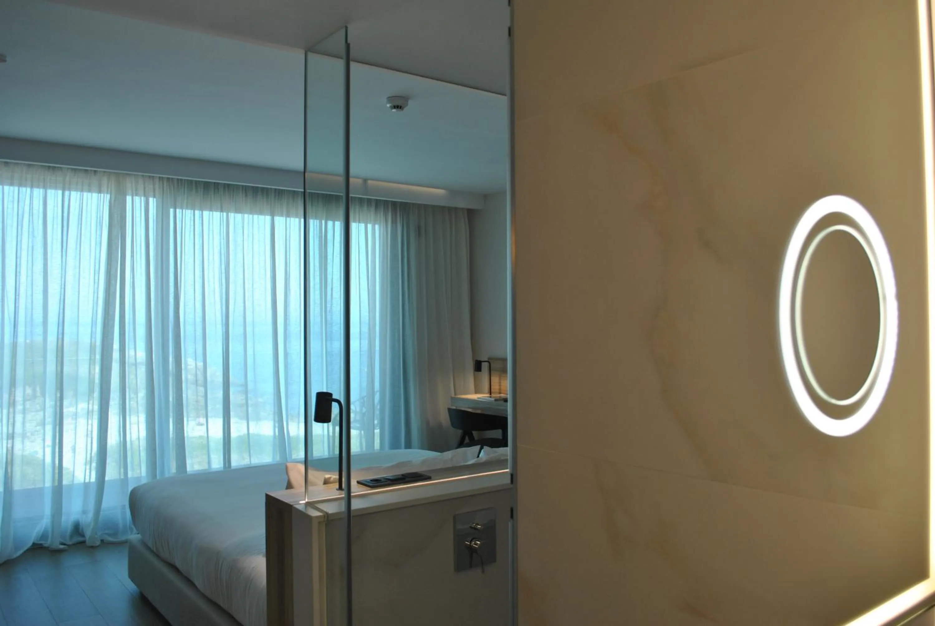 Photo of the whole room in Hotel Delfin Azul