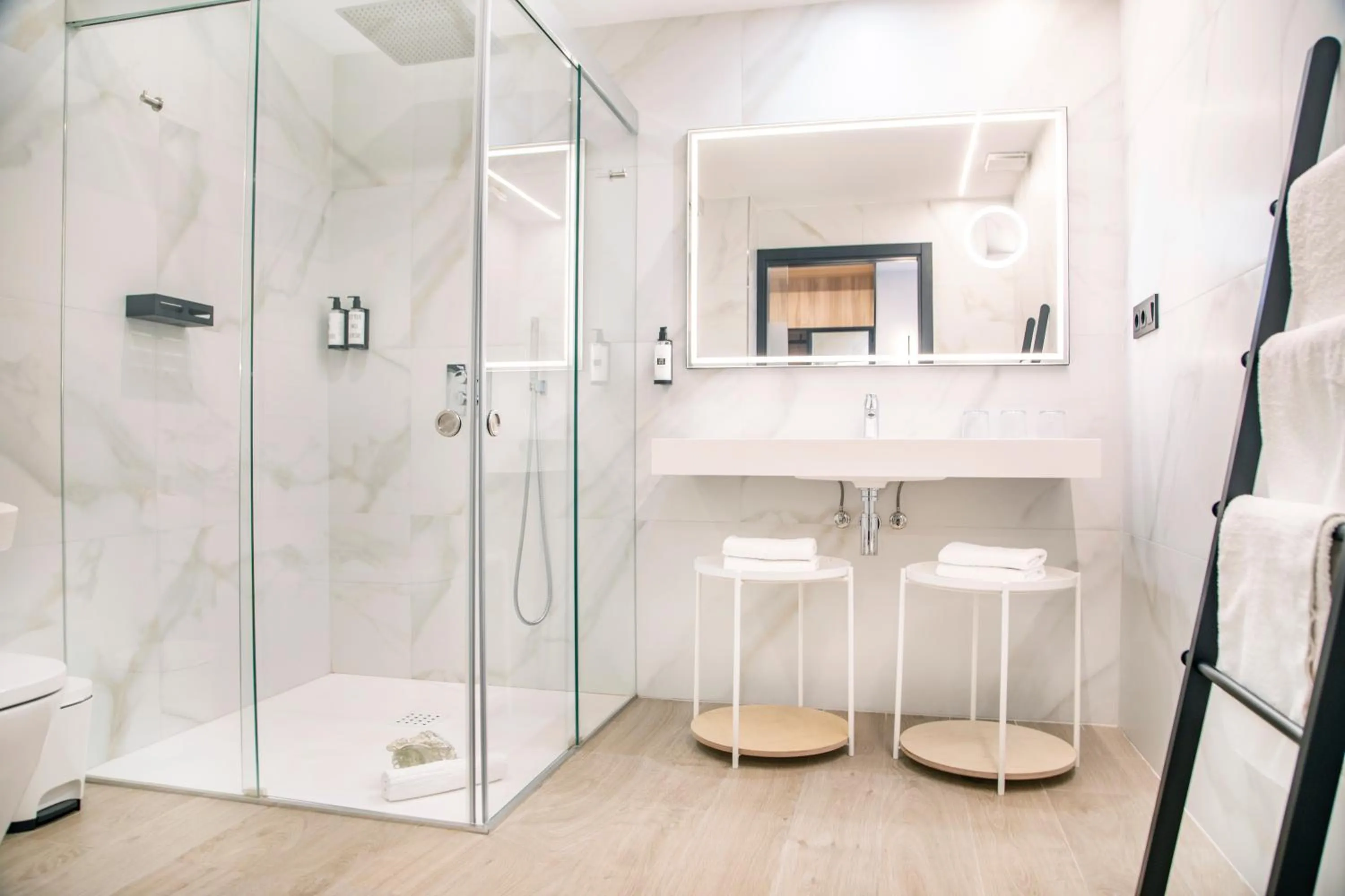 Shower in Hotel Delfin Azul