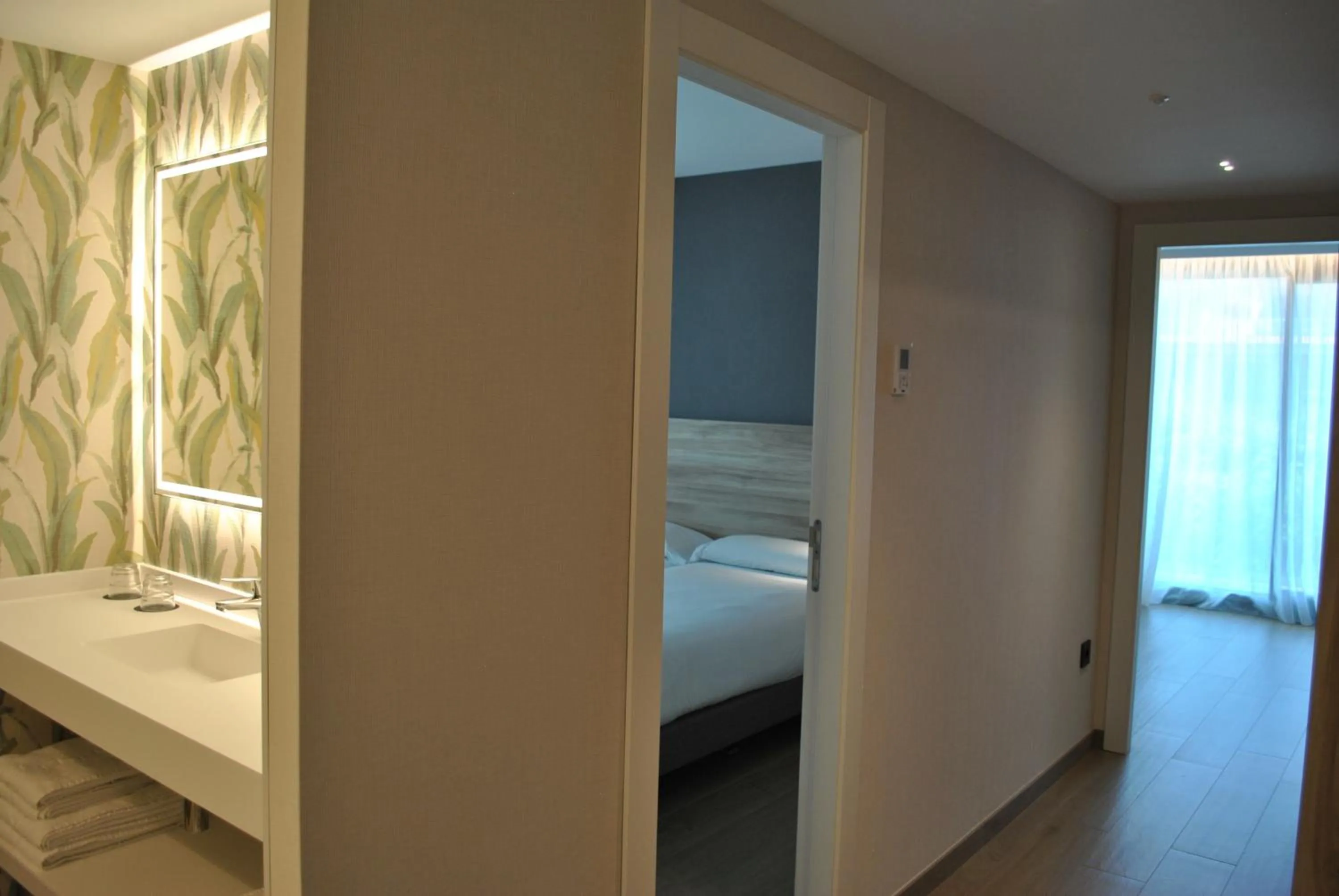 Bedroom, Bed in Hotel Delfin Azul