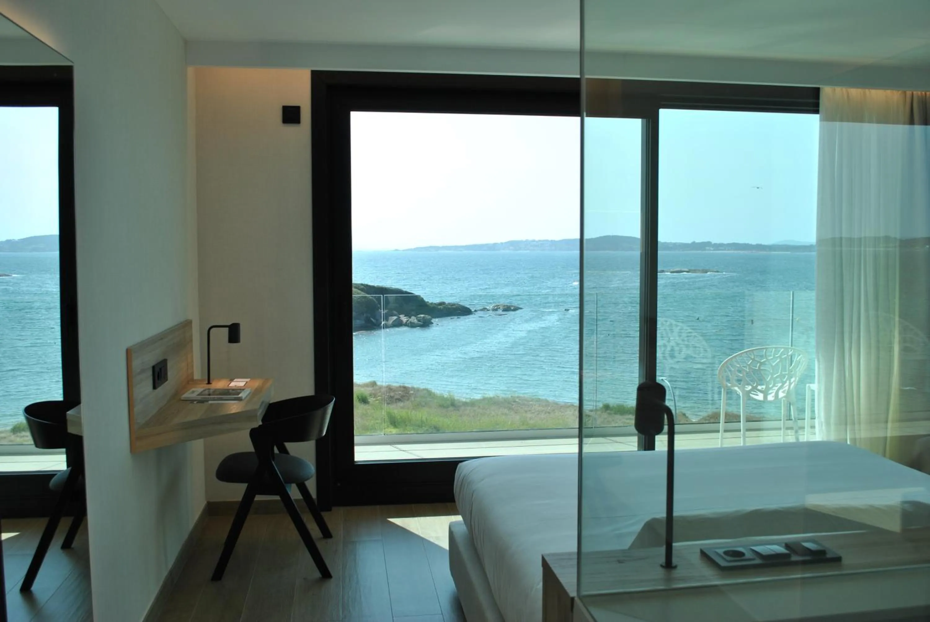 Photo of the whole room in Hotel Delfin Azul