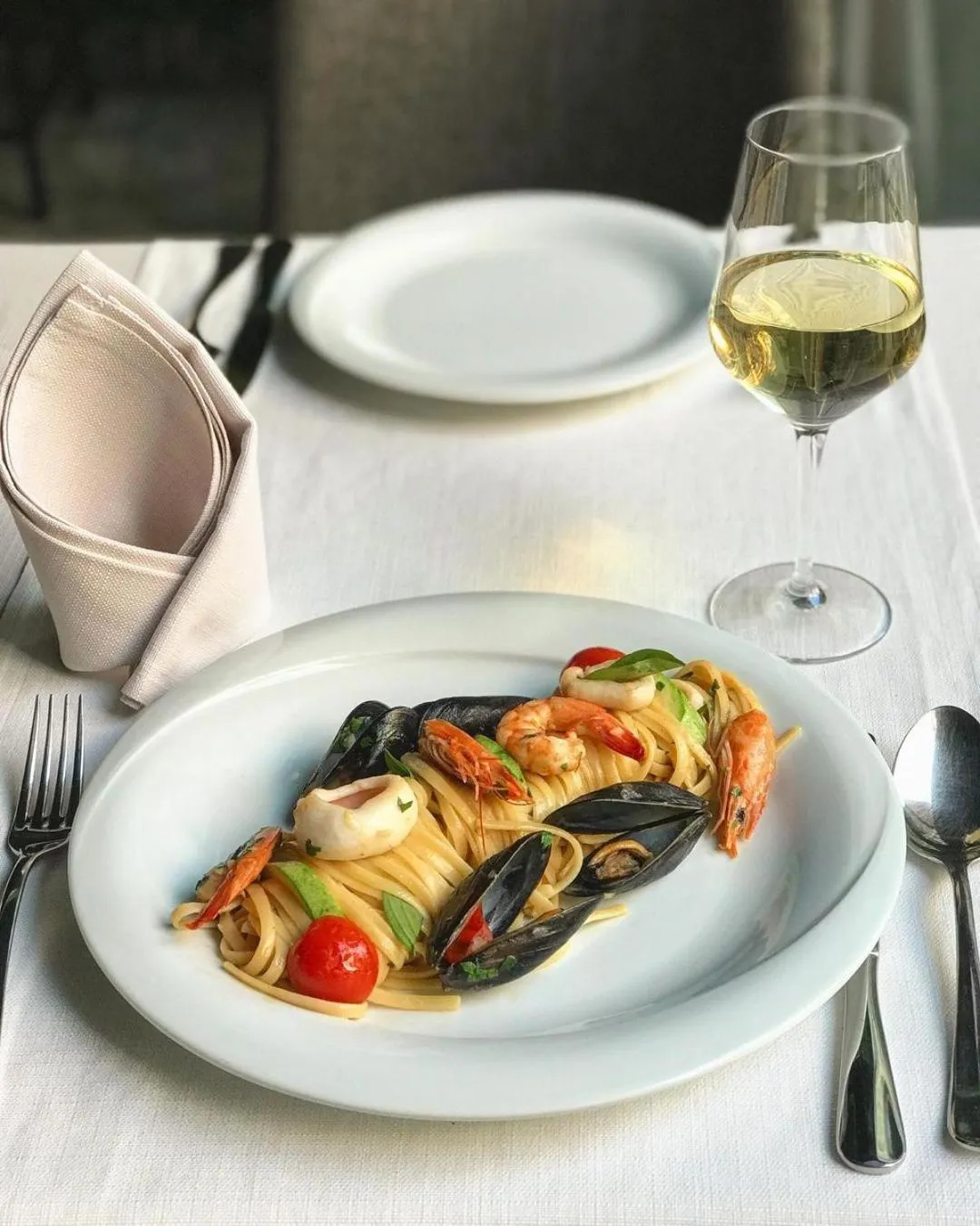 Restaurant/places to eat in Hotel Elysee