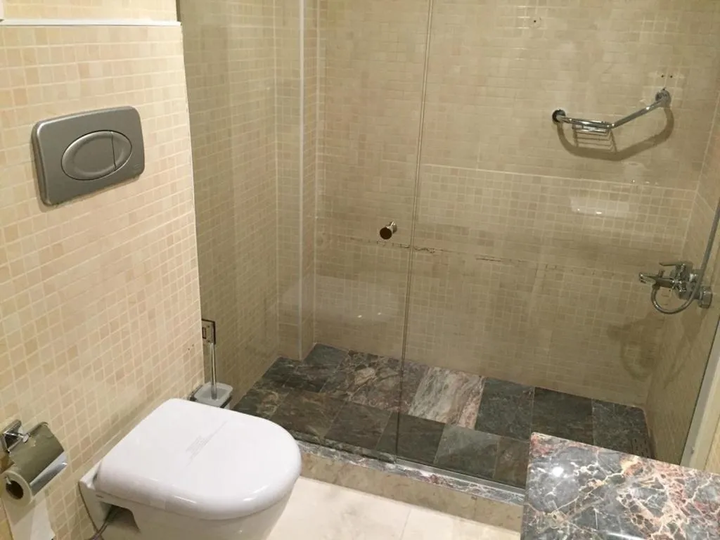 Shower in Cenas Otel - Cengiz ASLAN