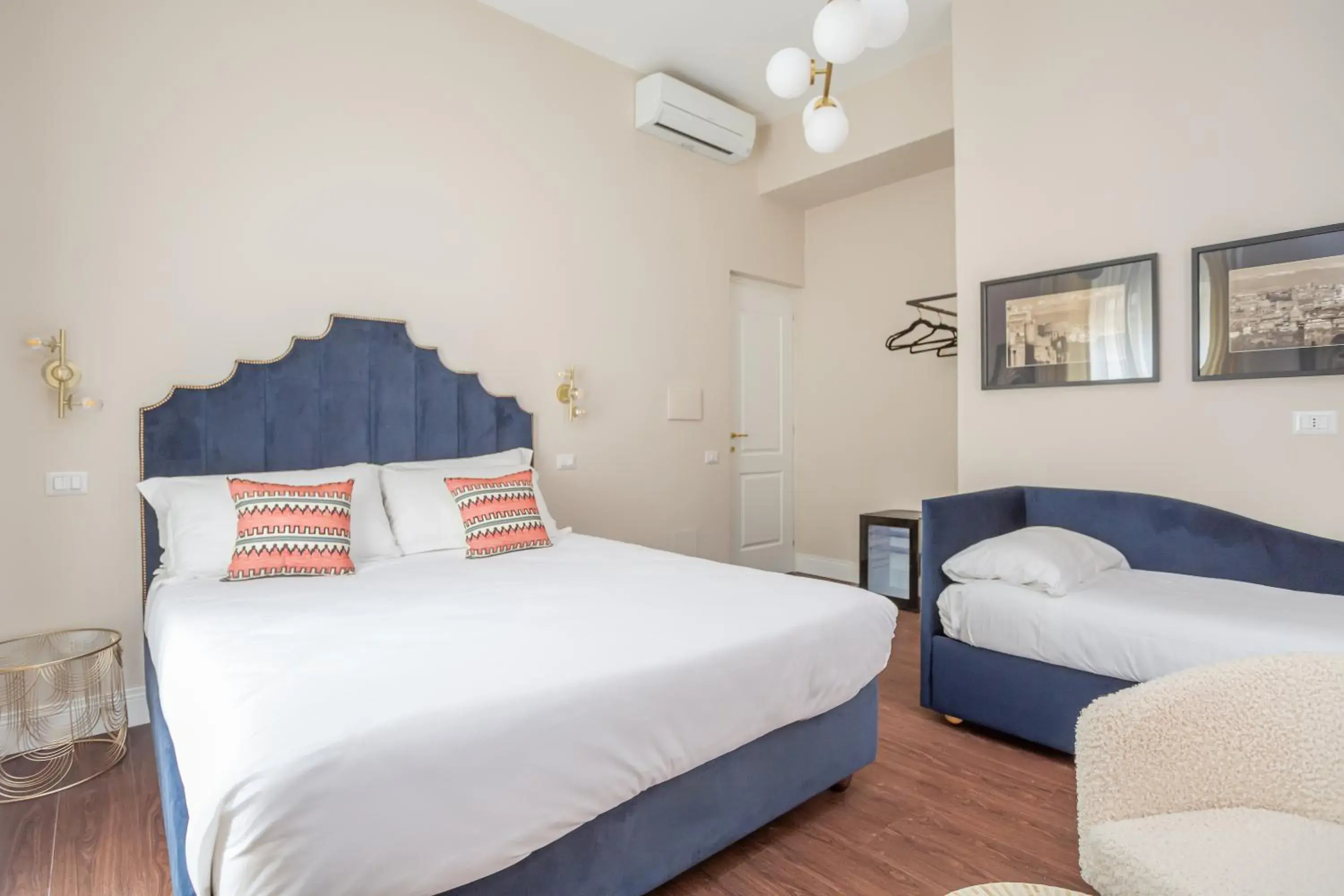 Photo of the whole room, Bed in Daplace - Arena House Photo of the whole room, Bed in Daplace - Arena House