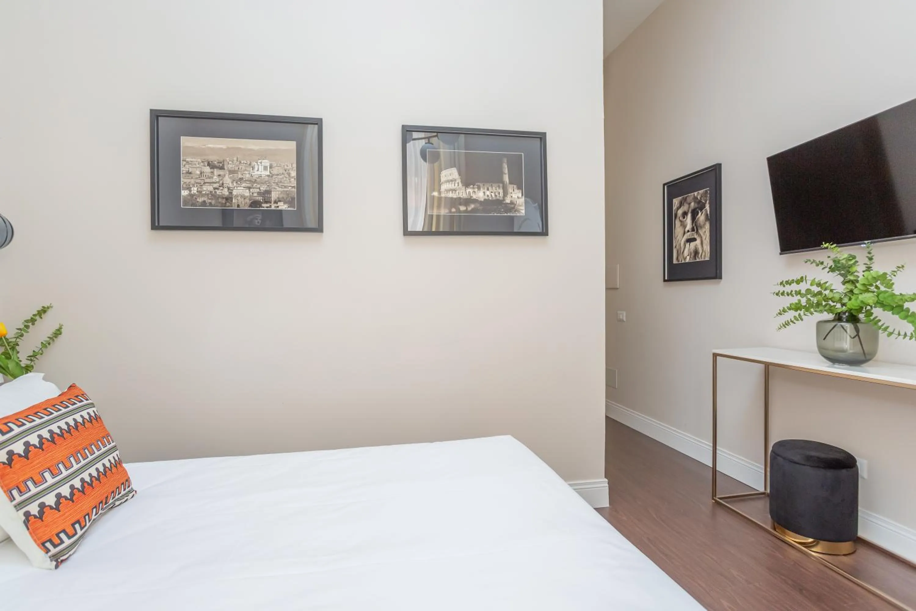 Photo of the whole room, Bed in Daplace - Arena House