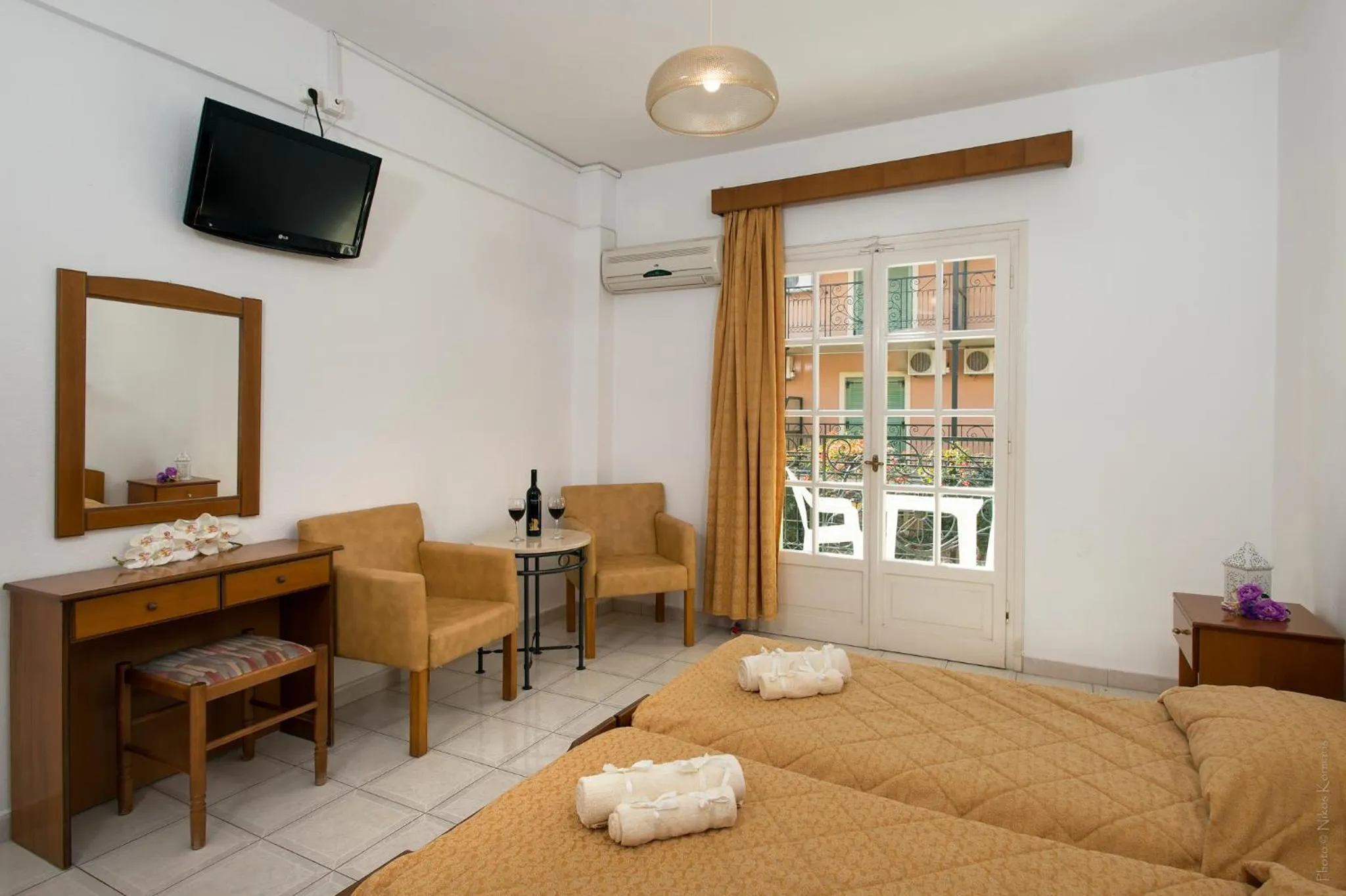 Balcony/Terrace, Bed in Philippos Hotel