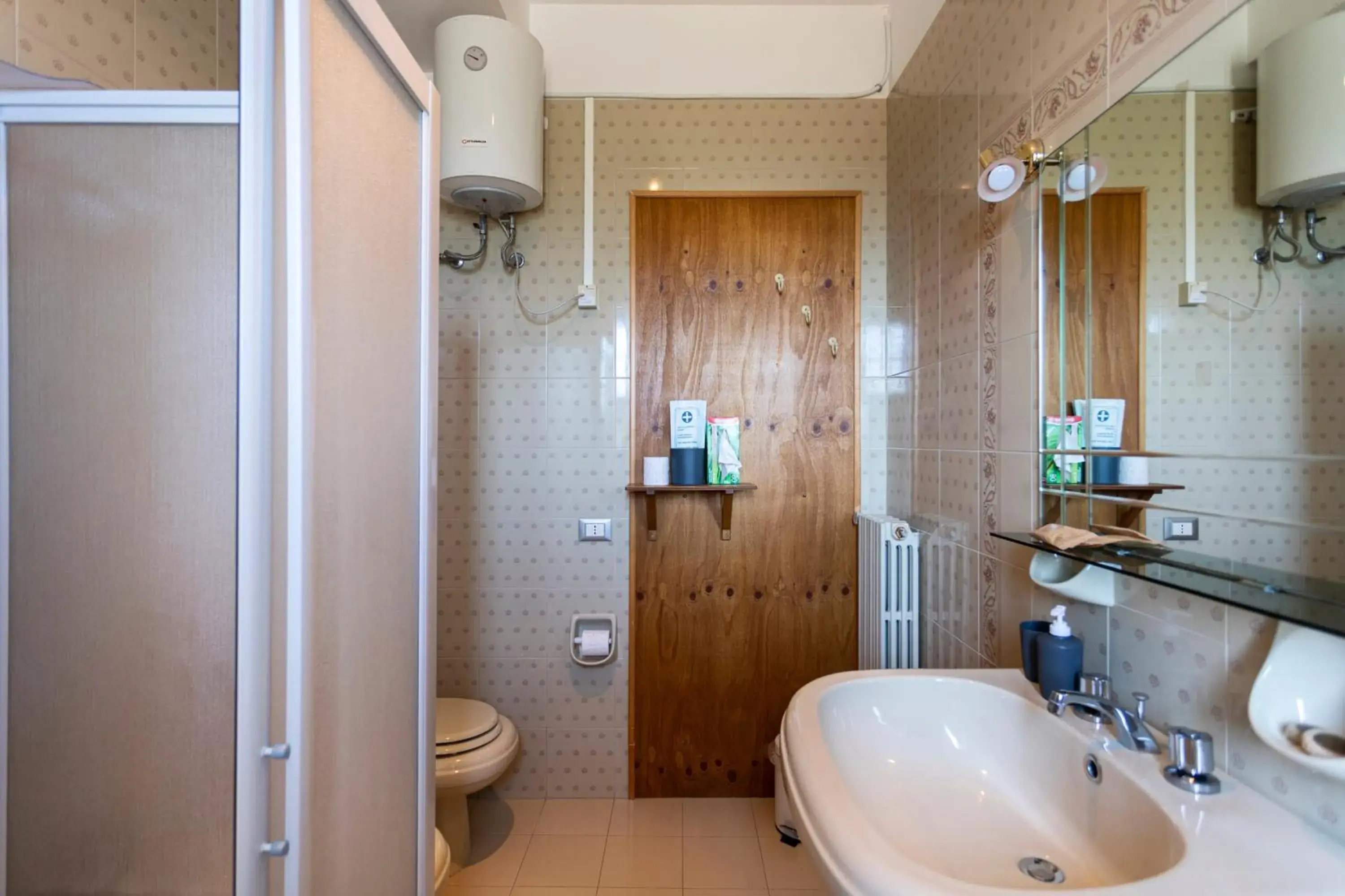 Comfort Triple Room with Shower - single occupancy in Giogaia Comfort Triple Room with Shower - single occupancy in Giogaia
