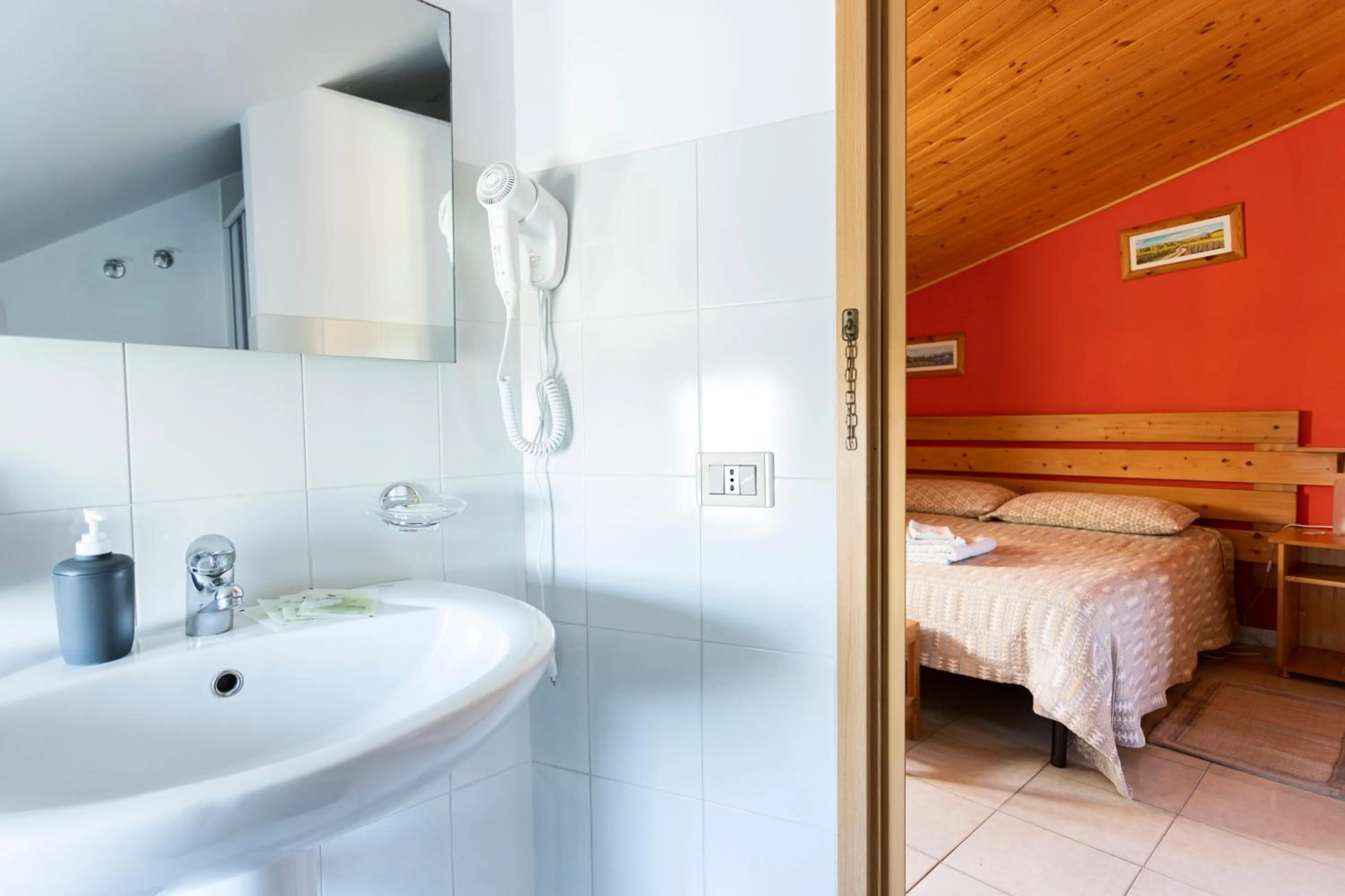 Bathroom, Bed in Giogaia