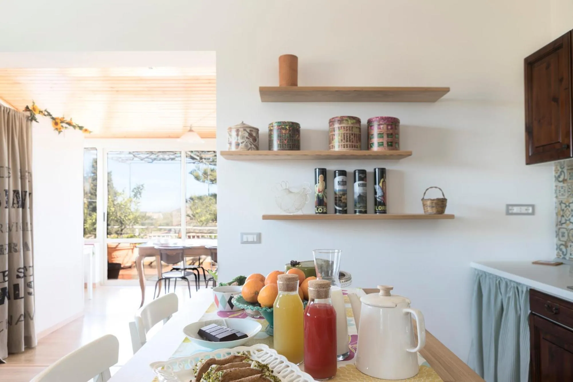 Communal lounge/ TV room in Giogaia