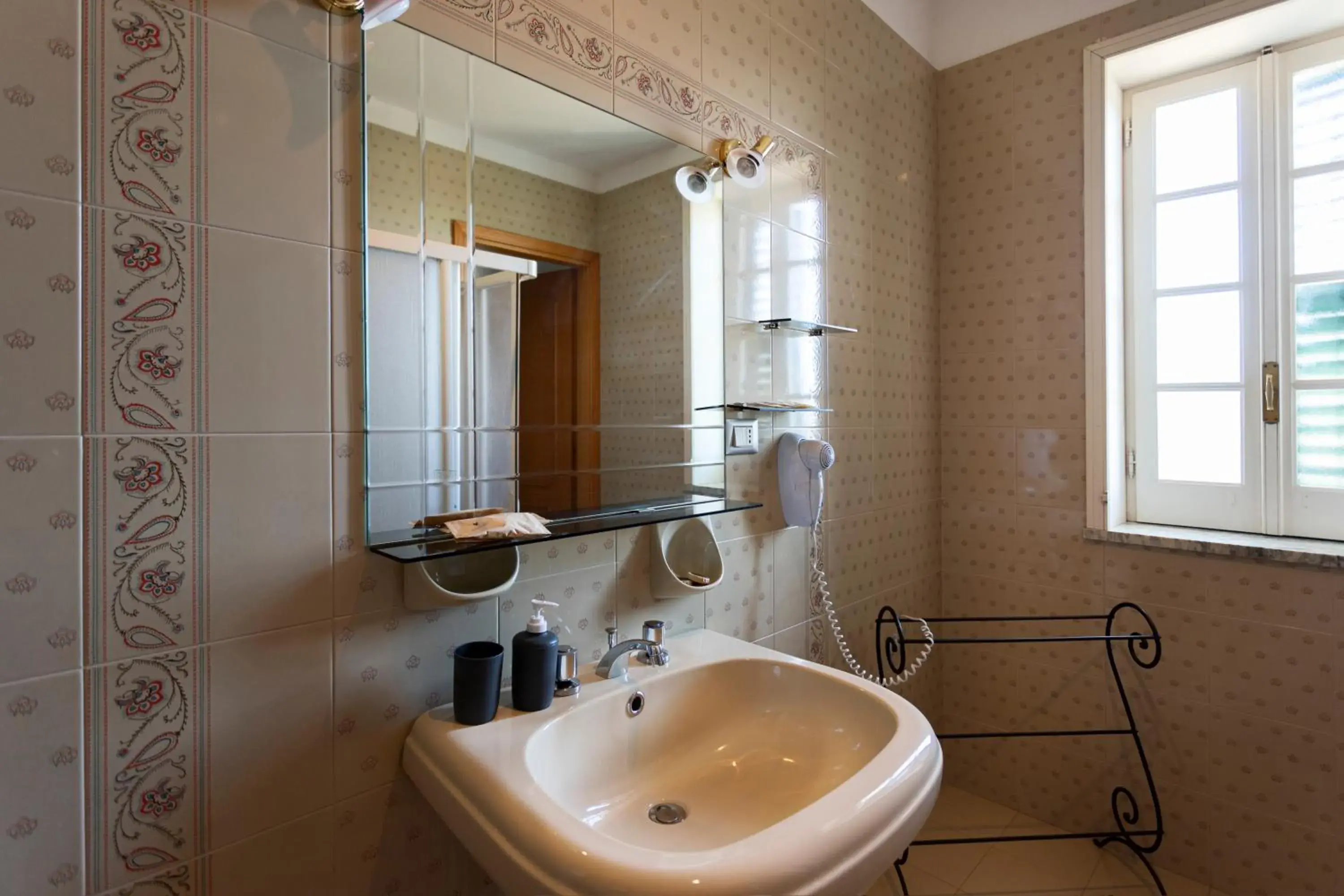 Comfort Triple Room with Shower - single occupancy in Giogaia Comfort Triple Room with Shower - single occupancy in Giogaia