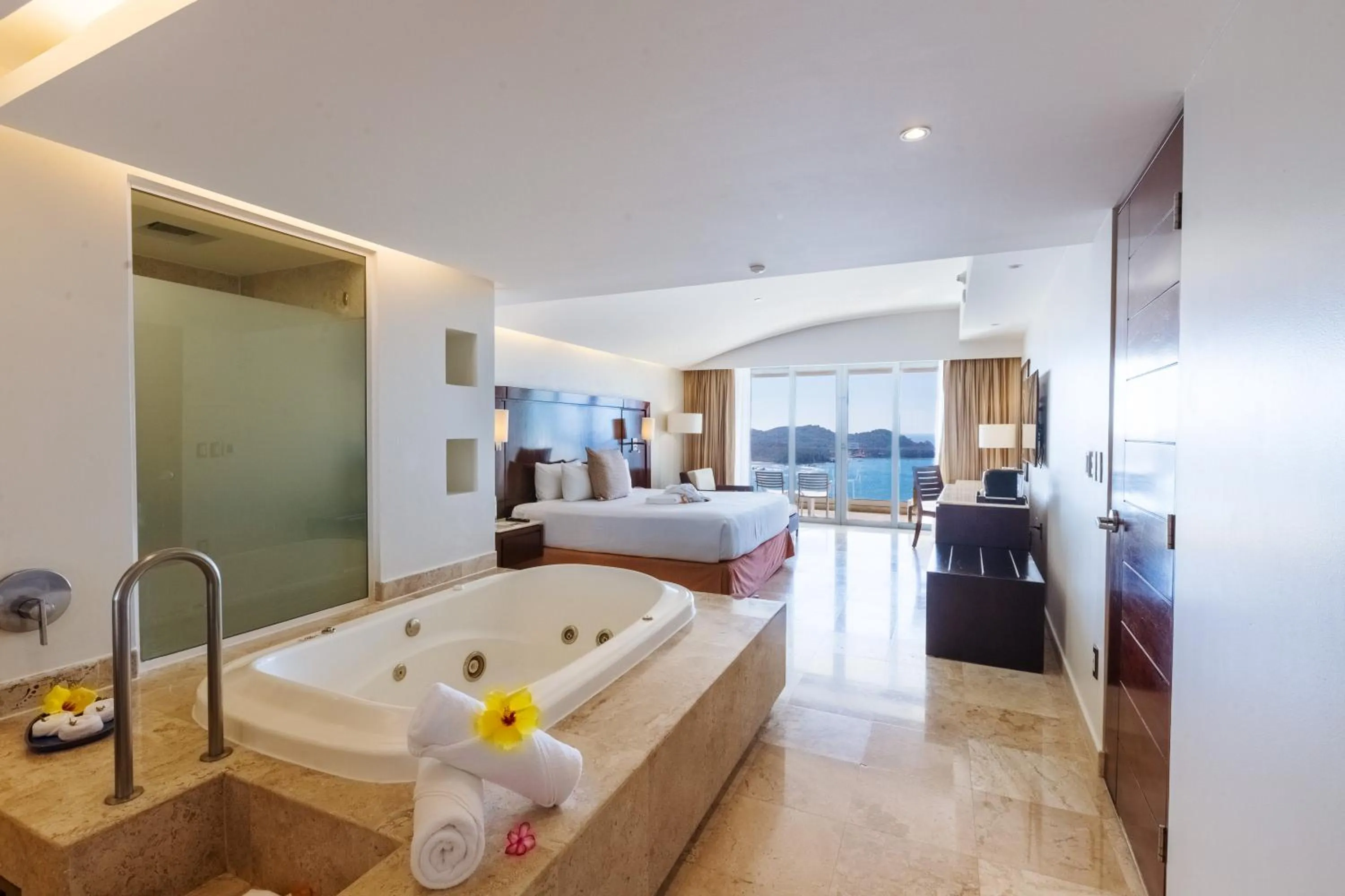 Sea view, Bed in Azul Ixtapa Grand All Inclusive Suites - Spa & Convention Center