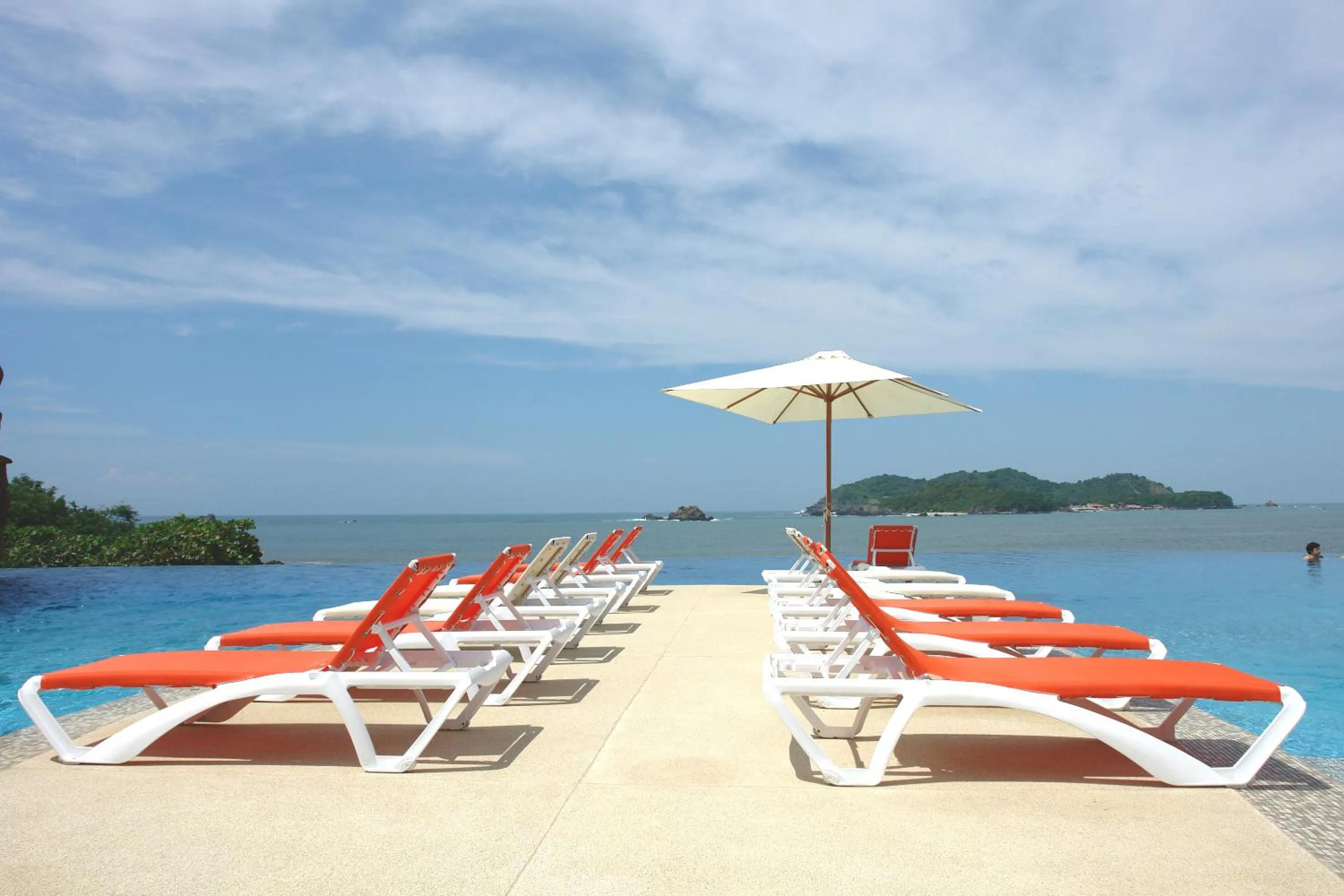 Swimming pool in Azul Ixtapa Grand All Inclusive Suites - Spa & Convention Center