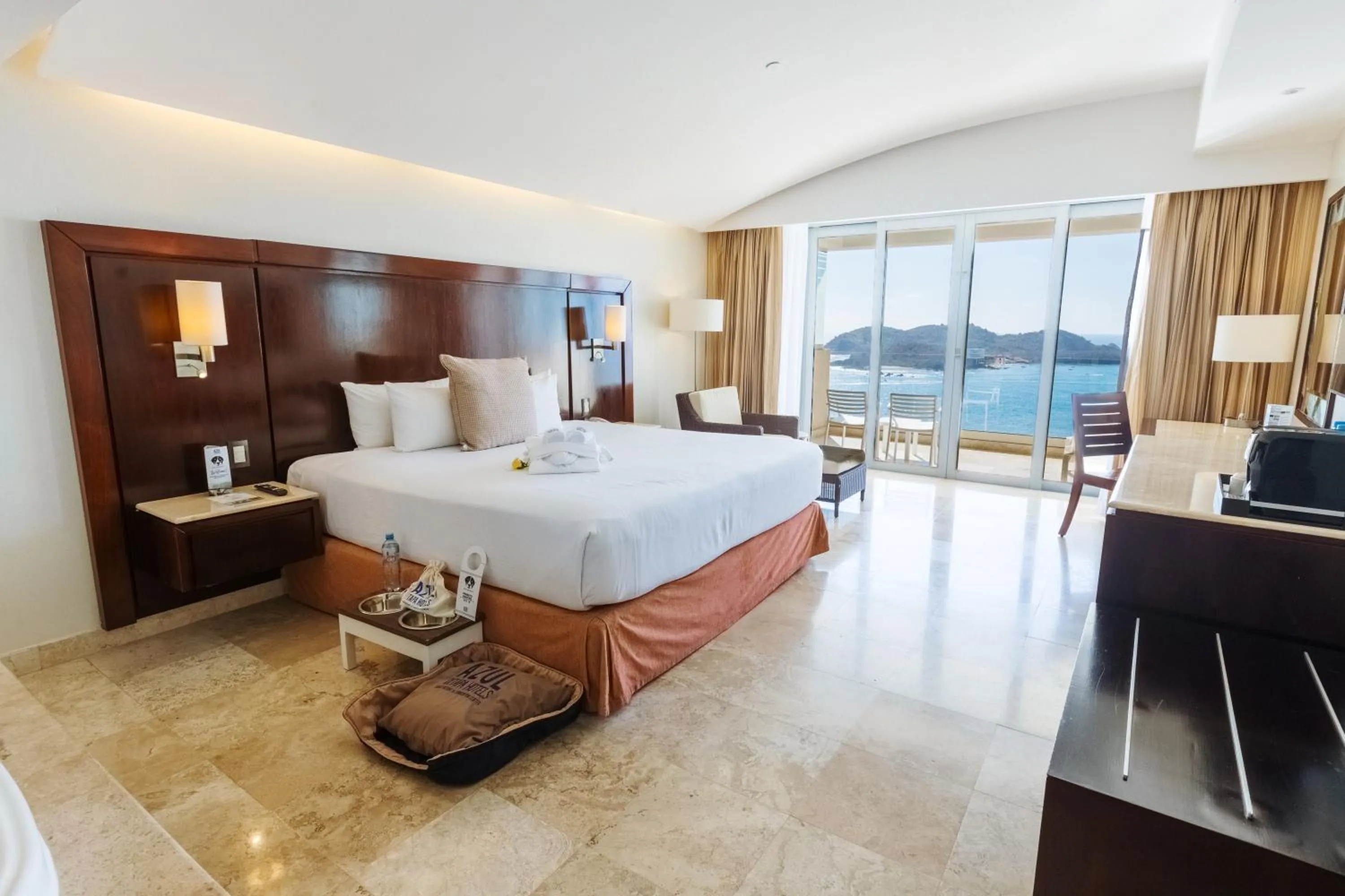 Sea view, Bed in Azul Ixtapa Grand All Inclusive Suites - Spa & Convention Center