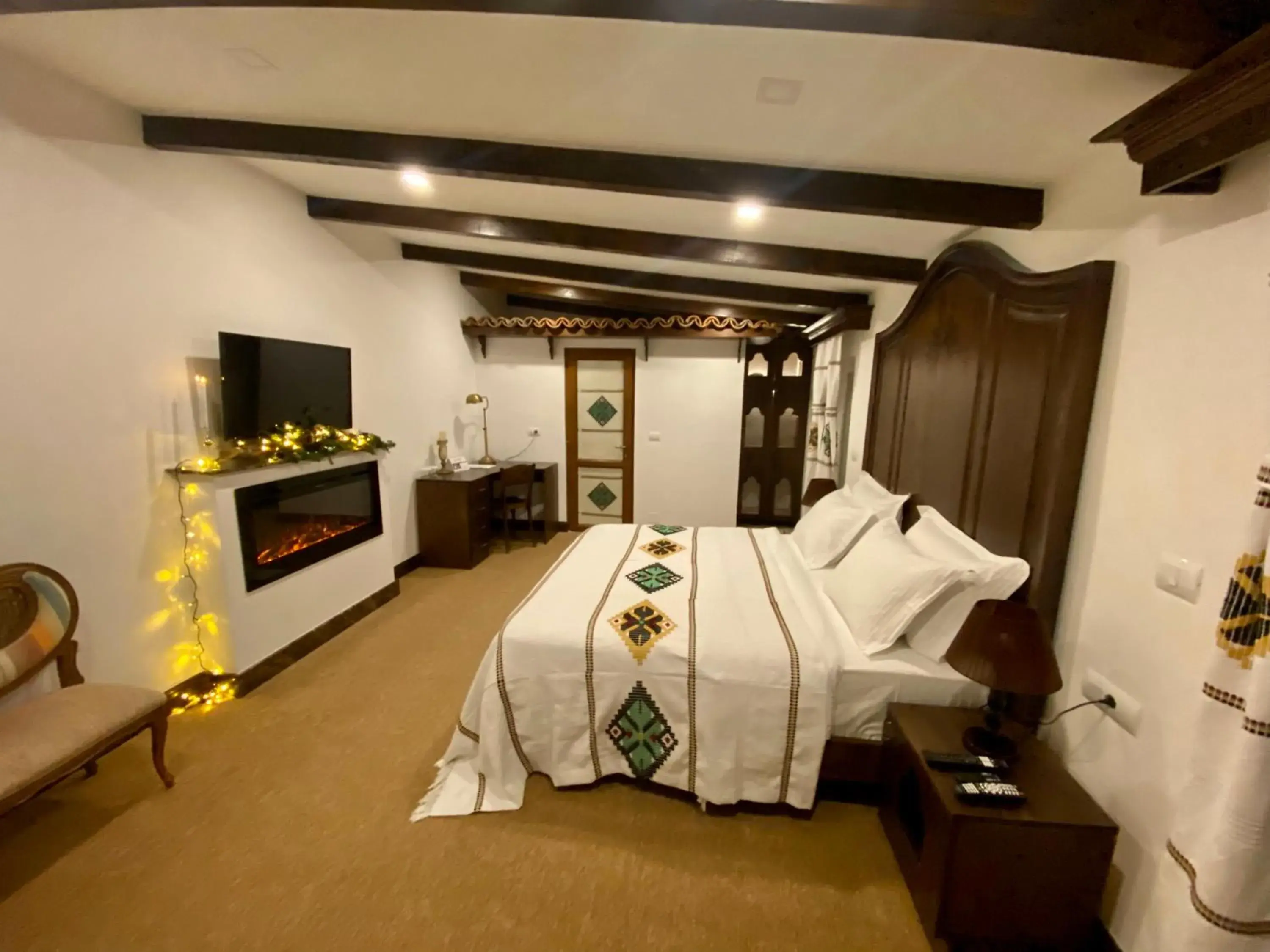 Photo of the whole room, Bed in Hotel Tradita Photo of the whole room, Bed in Hotel Tradita