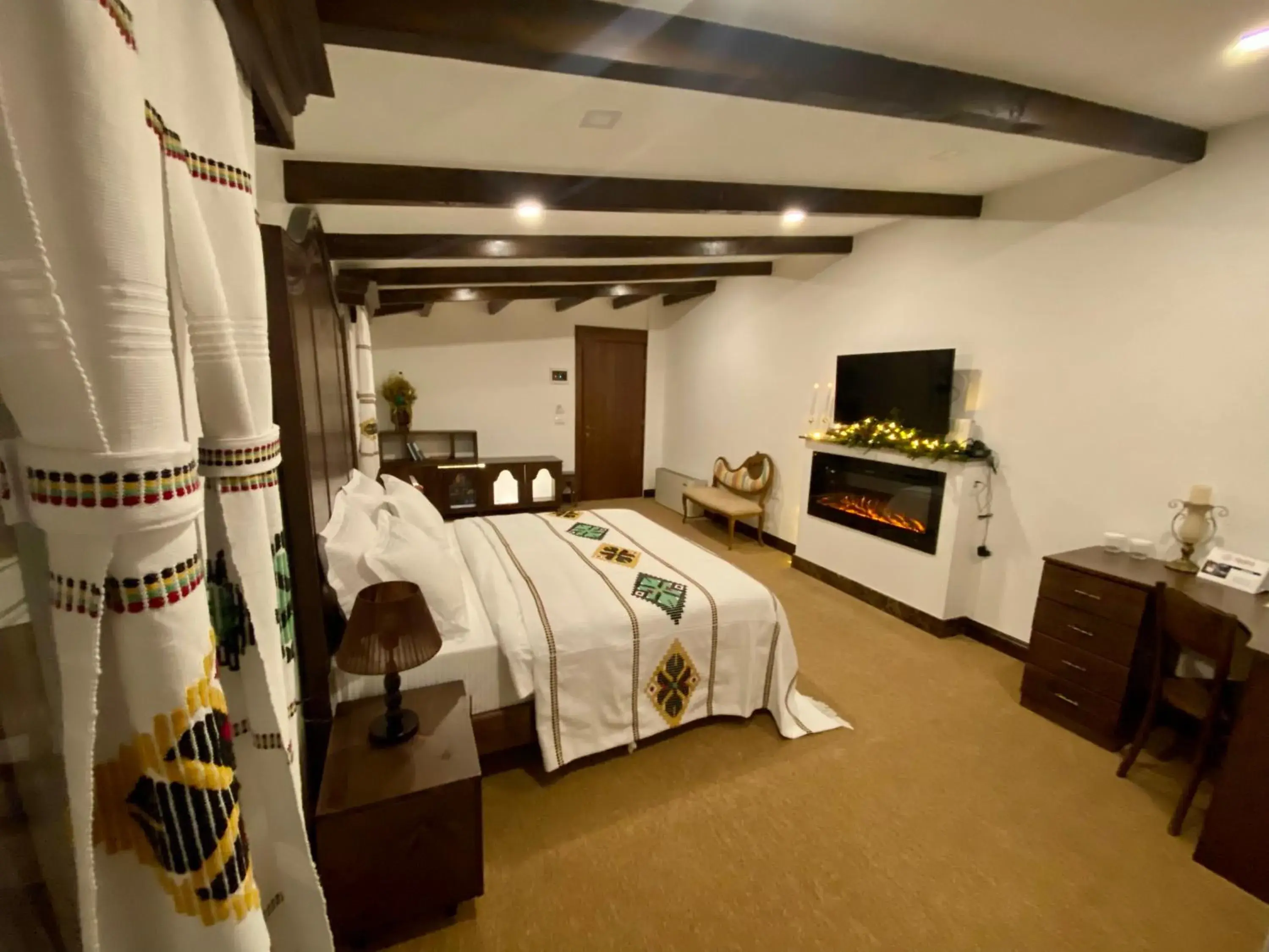 Photo of the whole room, Bed in Hotel Tradita Photo of the whole room, Bed in Hotel Tradita