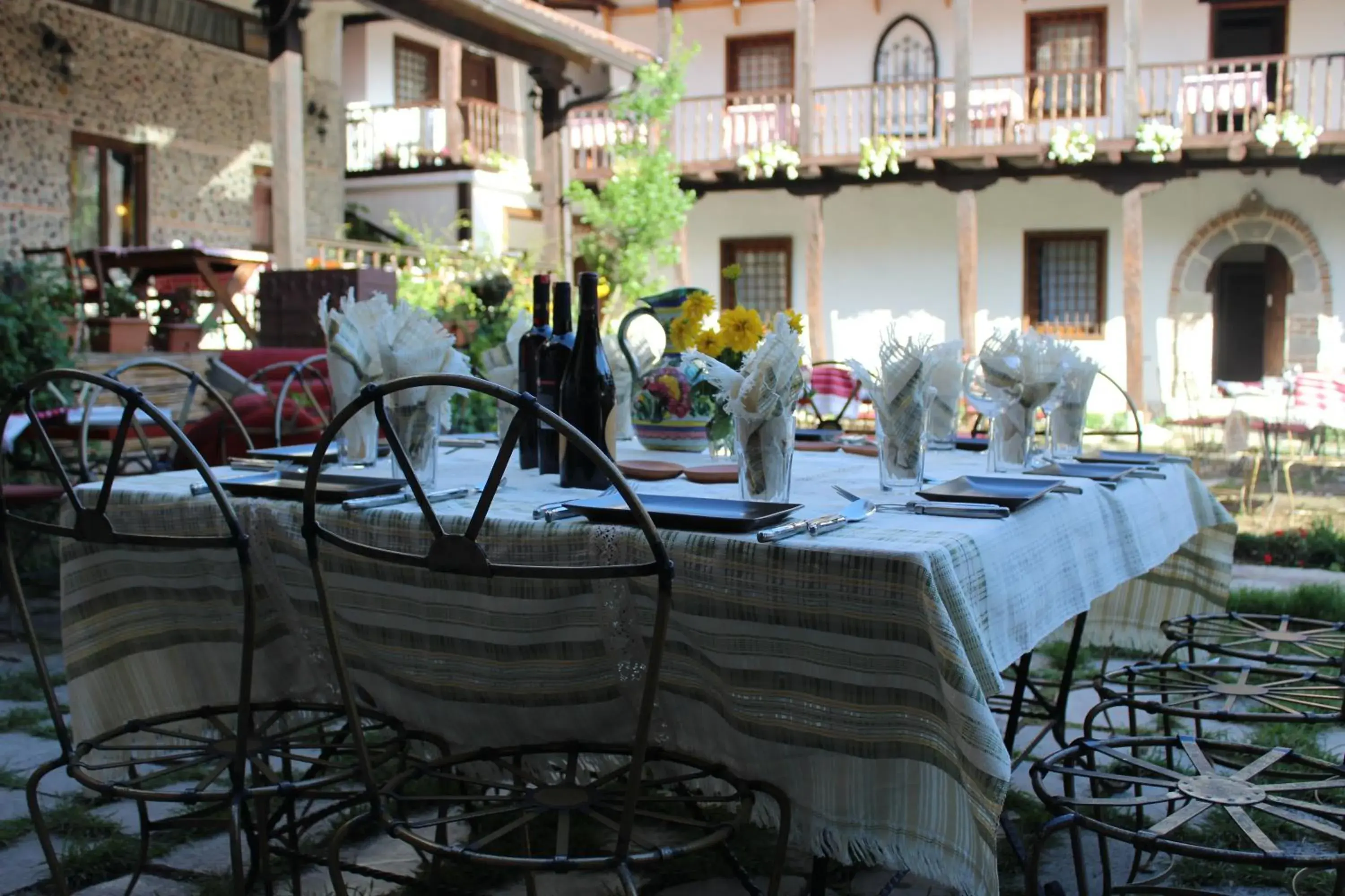 Restaurant/places to eat in Hotel Tradita Restaurant/places to eat in Hotel Tradita