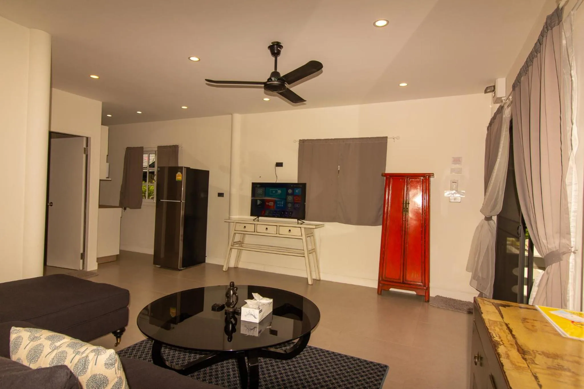 Communal lounge/ TV room in Aussieland Bungalows