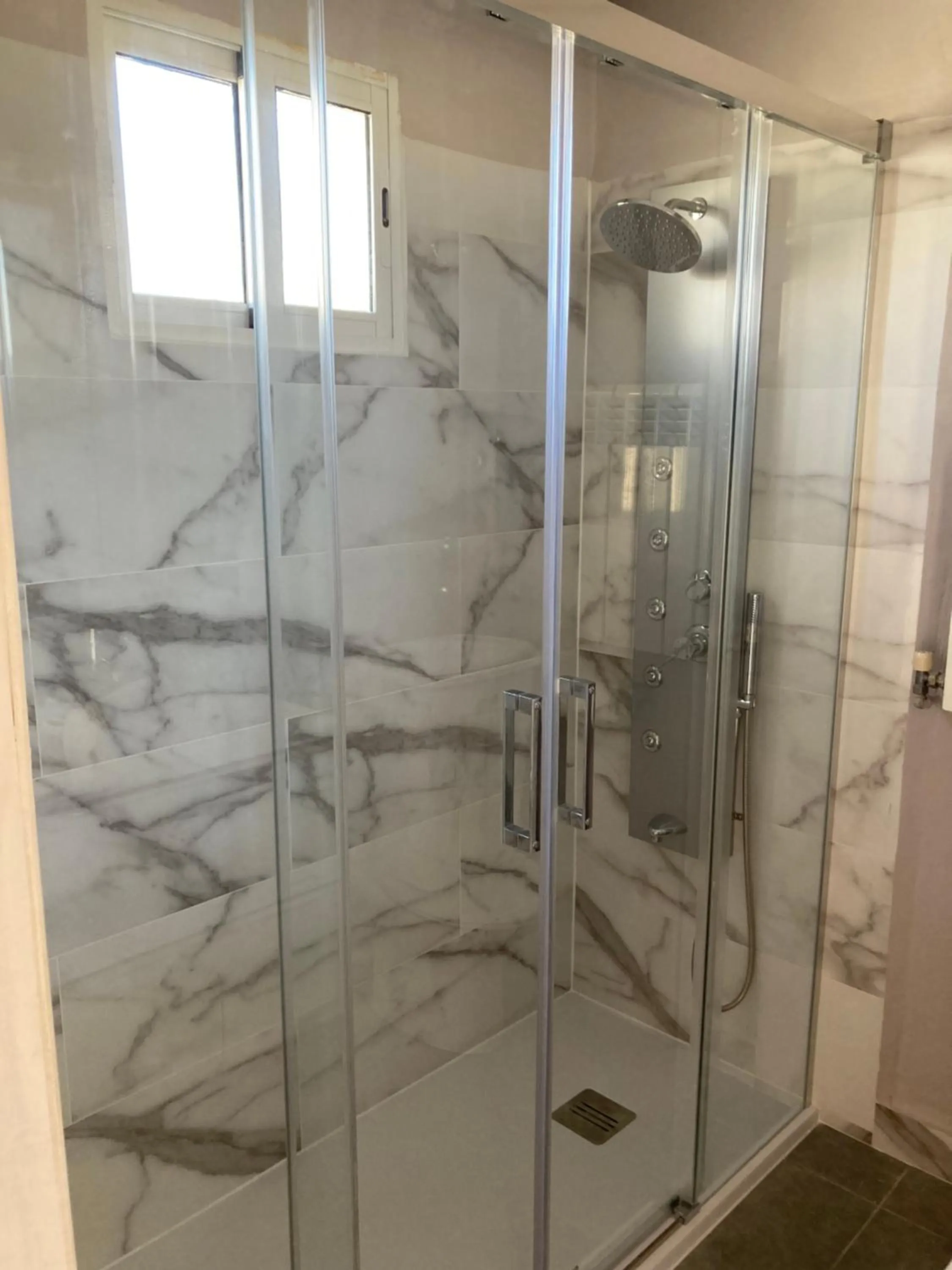 Shower in Casa Robion