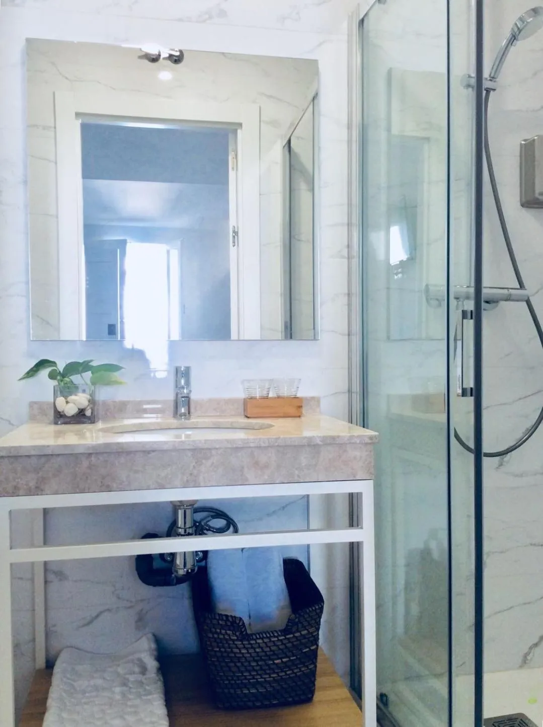 Shower in Hostal Palacio Luna