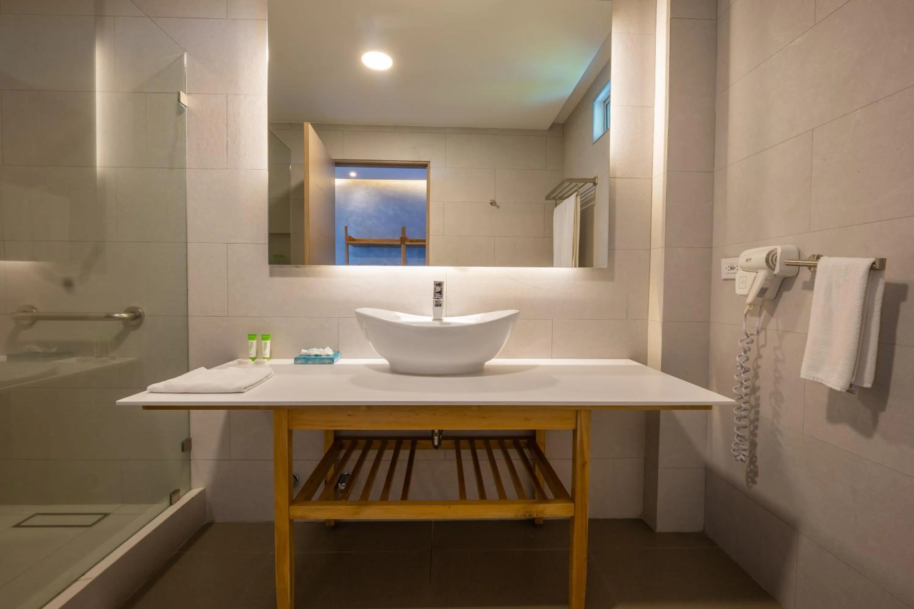 Shower in Hotel La Mariposa