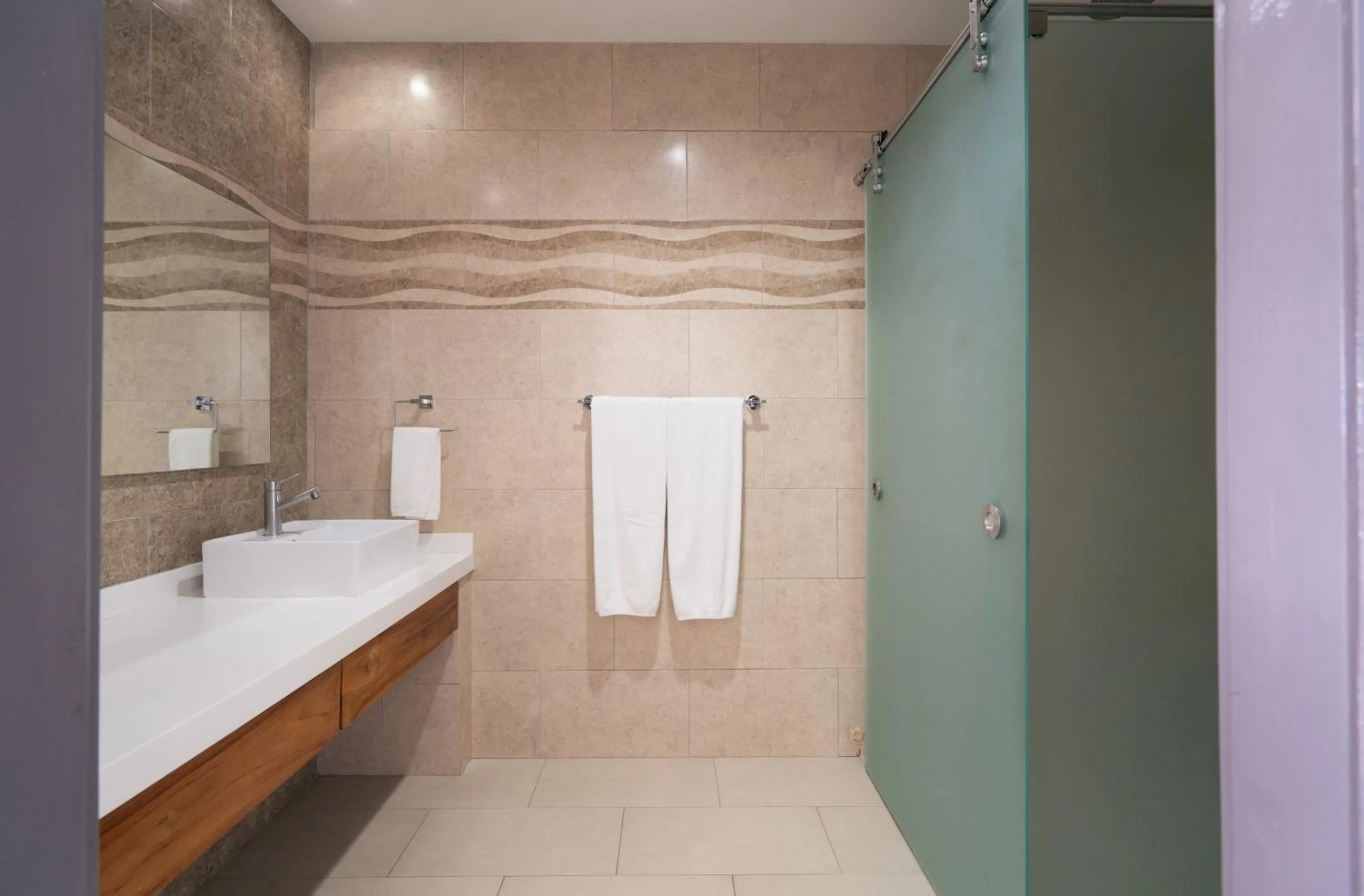 Shower in Hotel La Mariposa