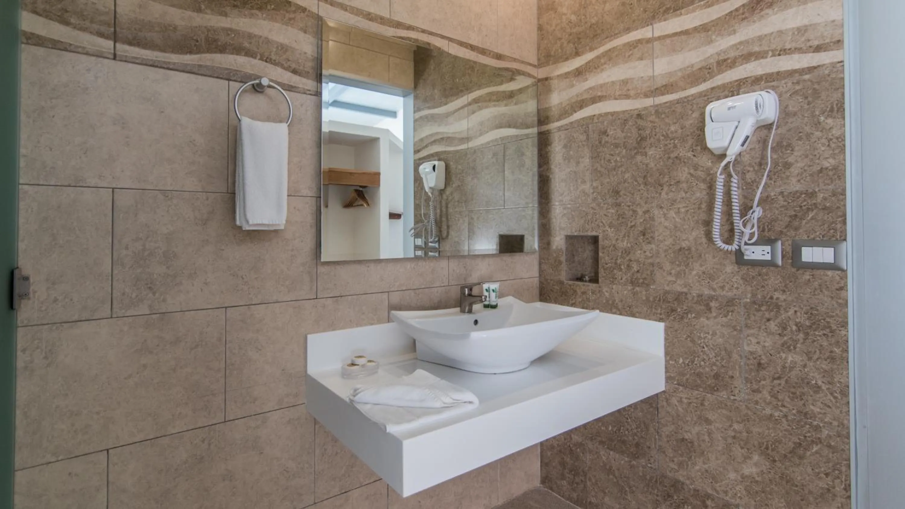 Shower in Hotel La Mariposa