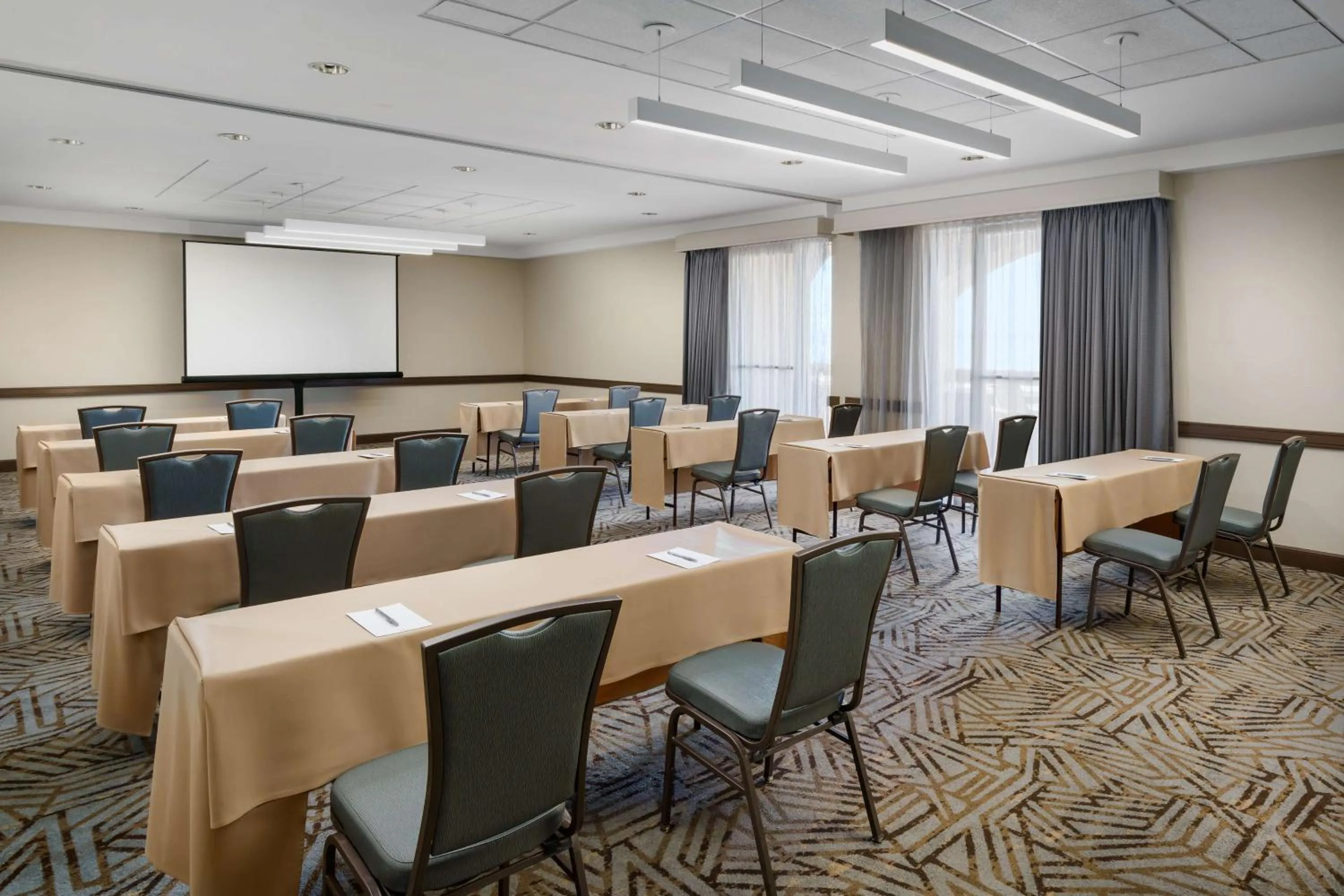 Meeting/conference room in Hilton Phoenix Airport