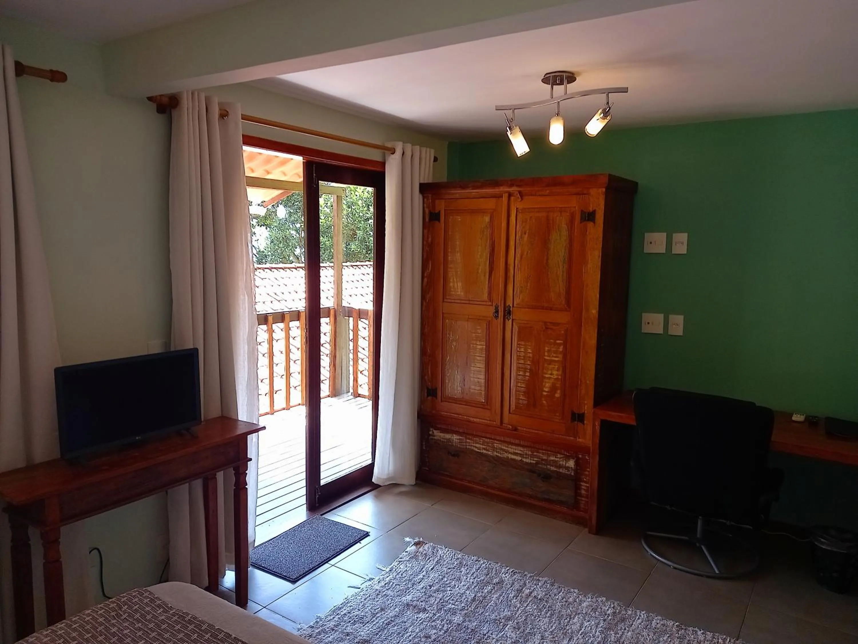 wardrobe, Bed in Casa Verde Río