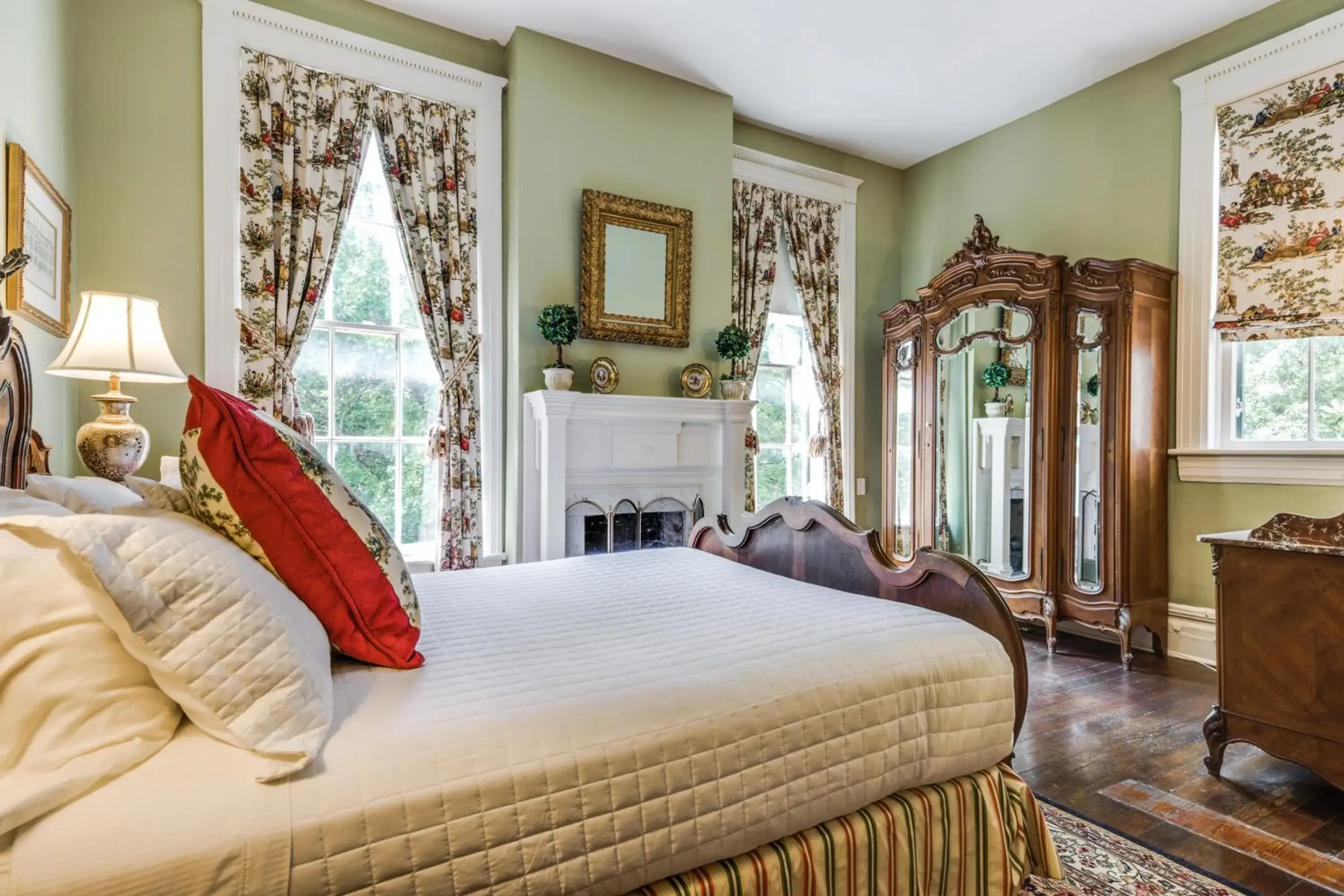 Deluxe Queen Room - Oge House on the Riverwalk in Noble Inns Deluxe Queen Room - Oge House on the Riverwalk in Noble Inns