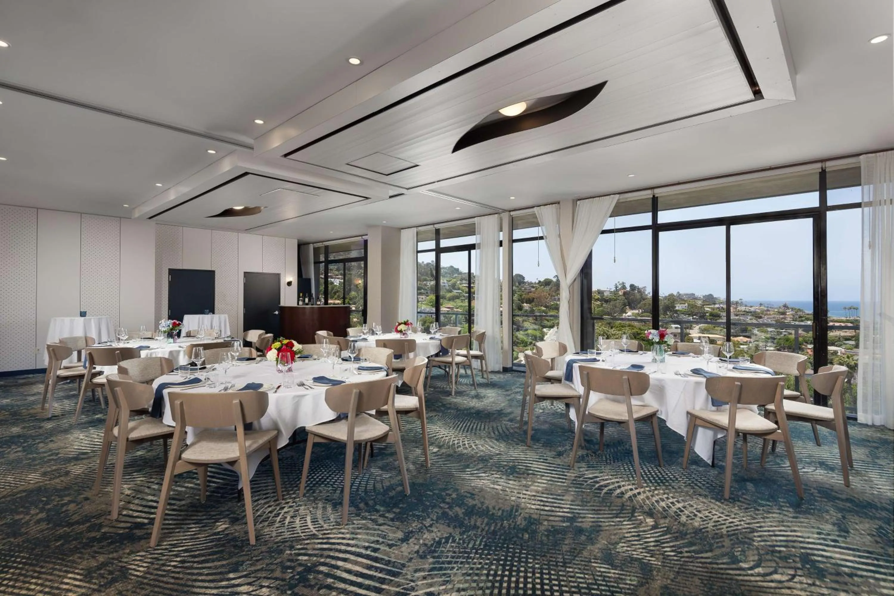 Meeting/conference room in Hotel La Jolla, Curio Collection by Hilton