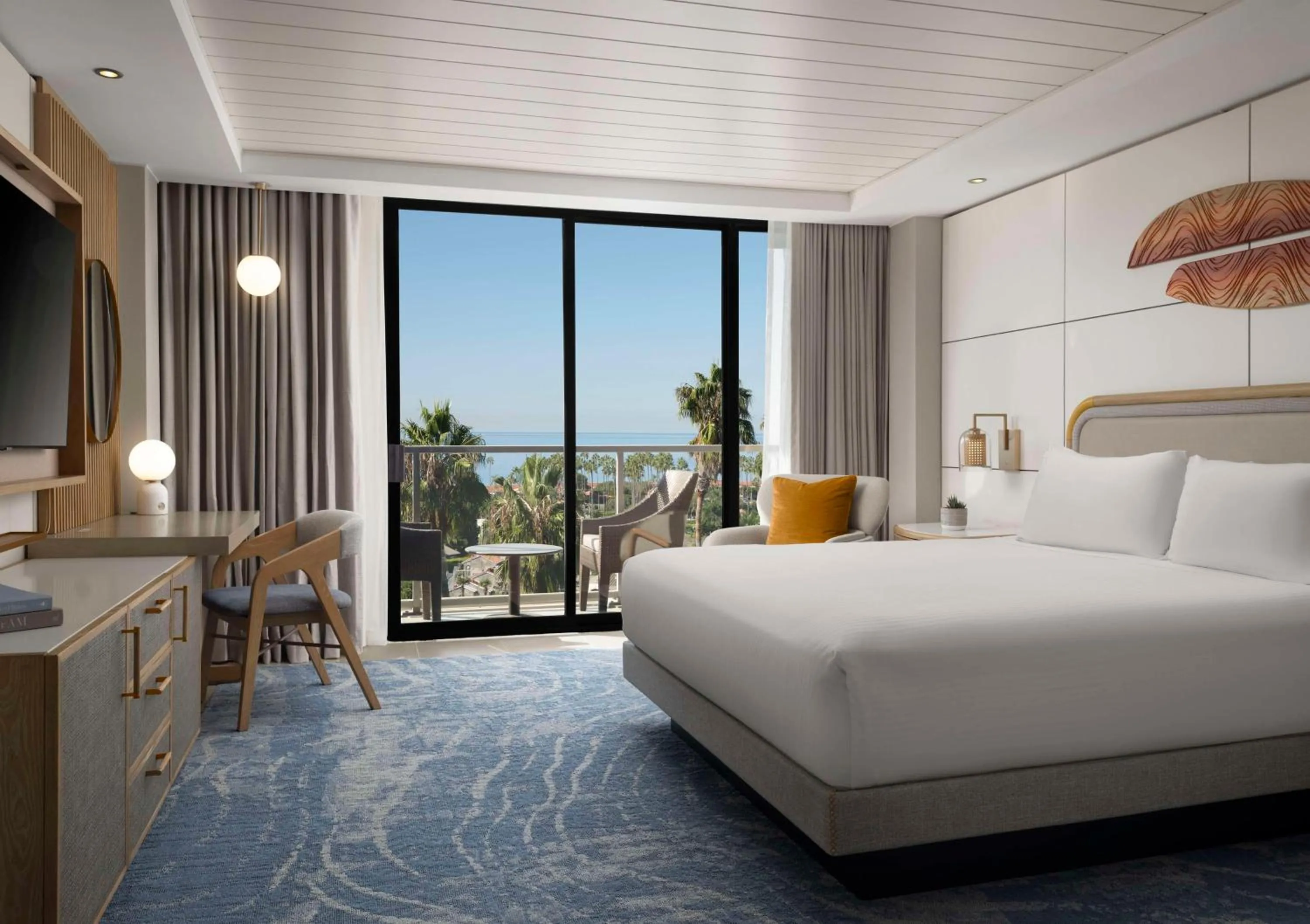 Bed in Hotel La Jolla, Curio Collection by Hilton